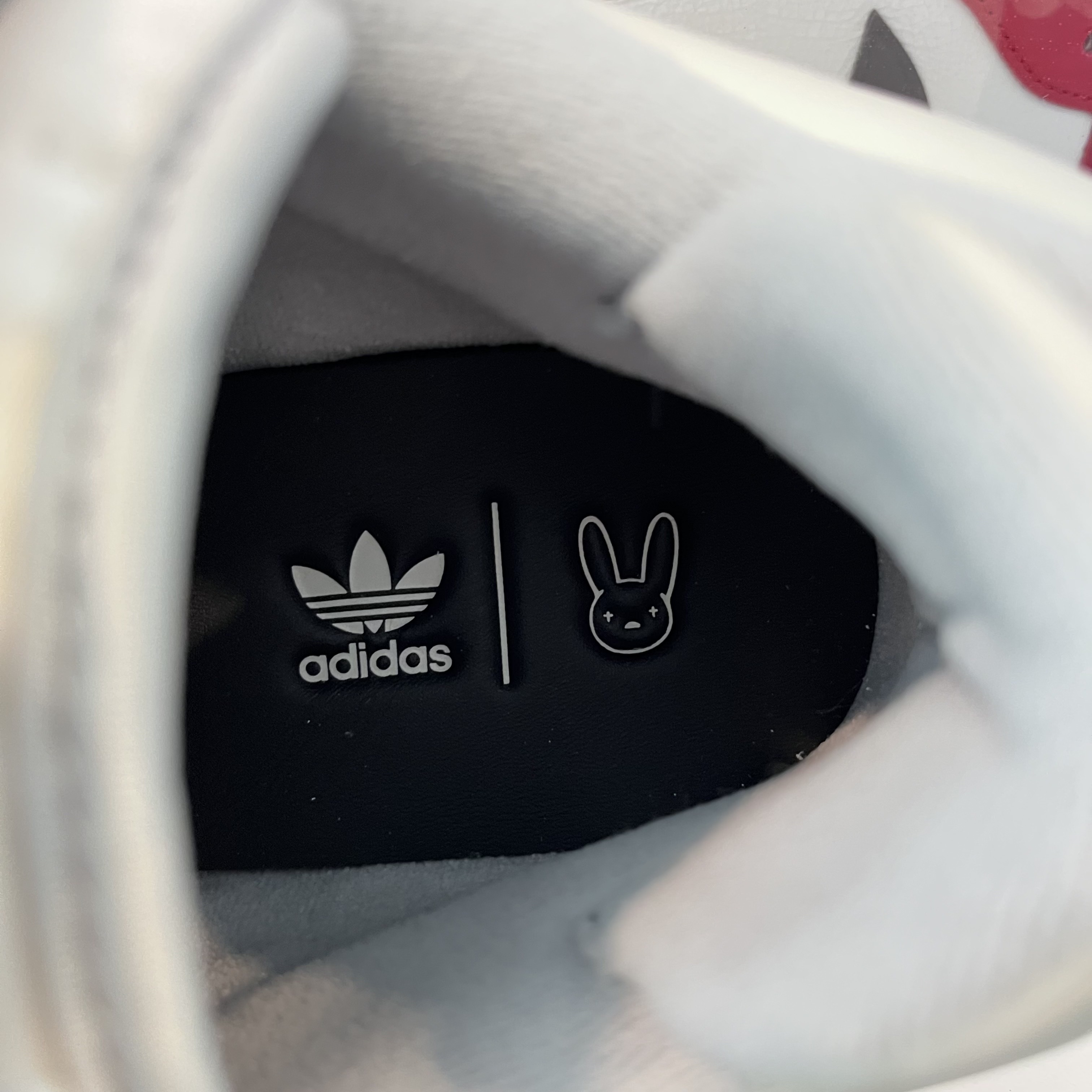 Adidas x Bad Bunny Forum Low Cloud White Clear Onix 착용 스타일 - 1