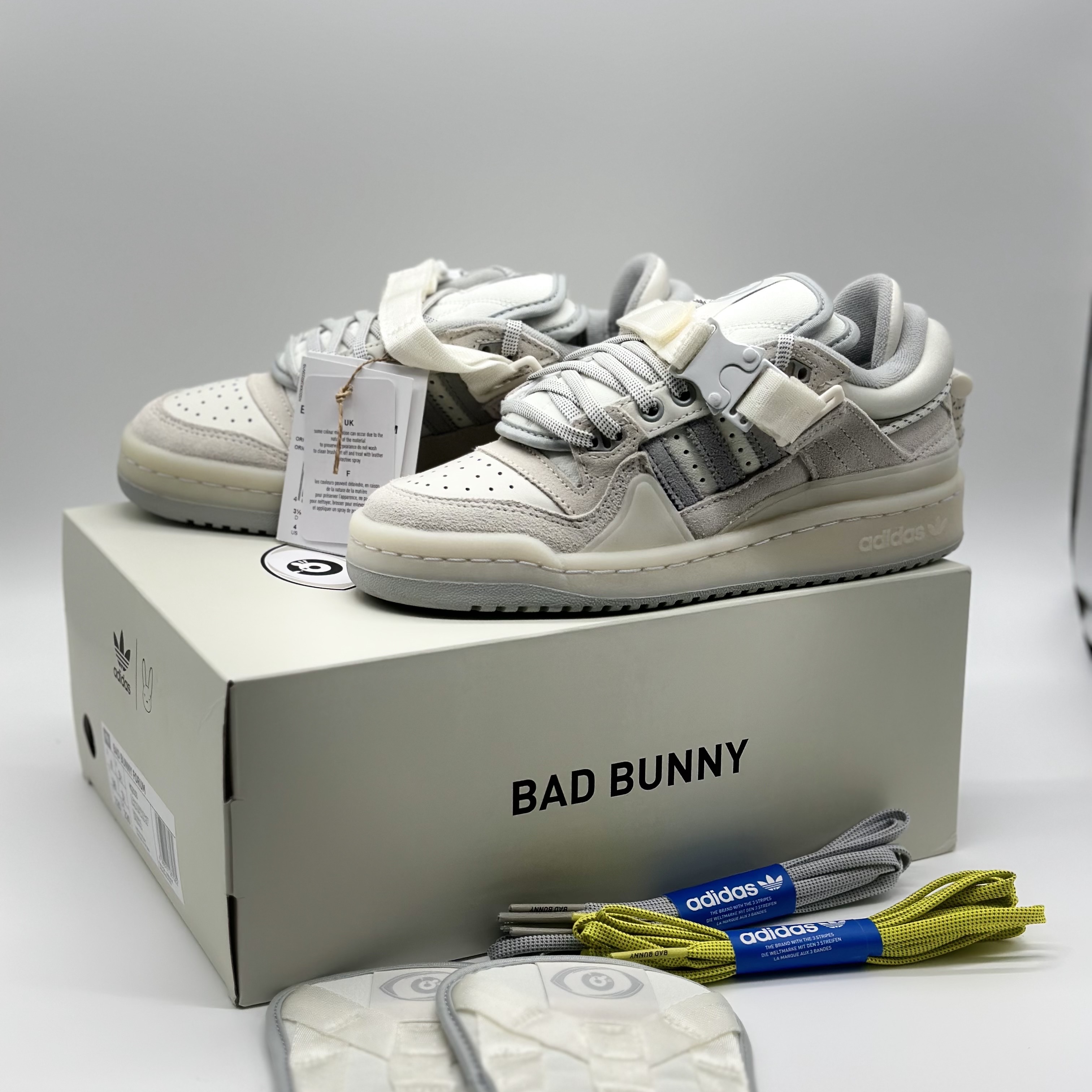 Adidas x Bad Bunny Forum Low Cloud White Clear Onix 착용 스타일 - 1