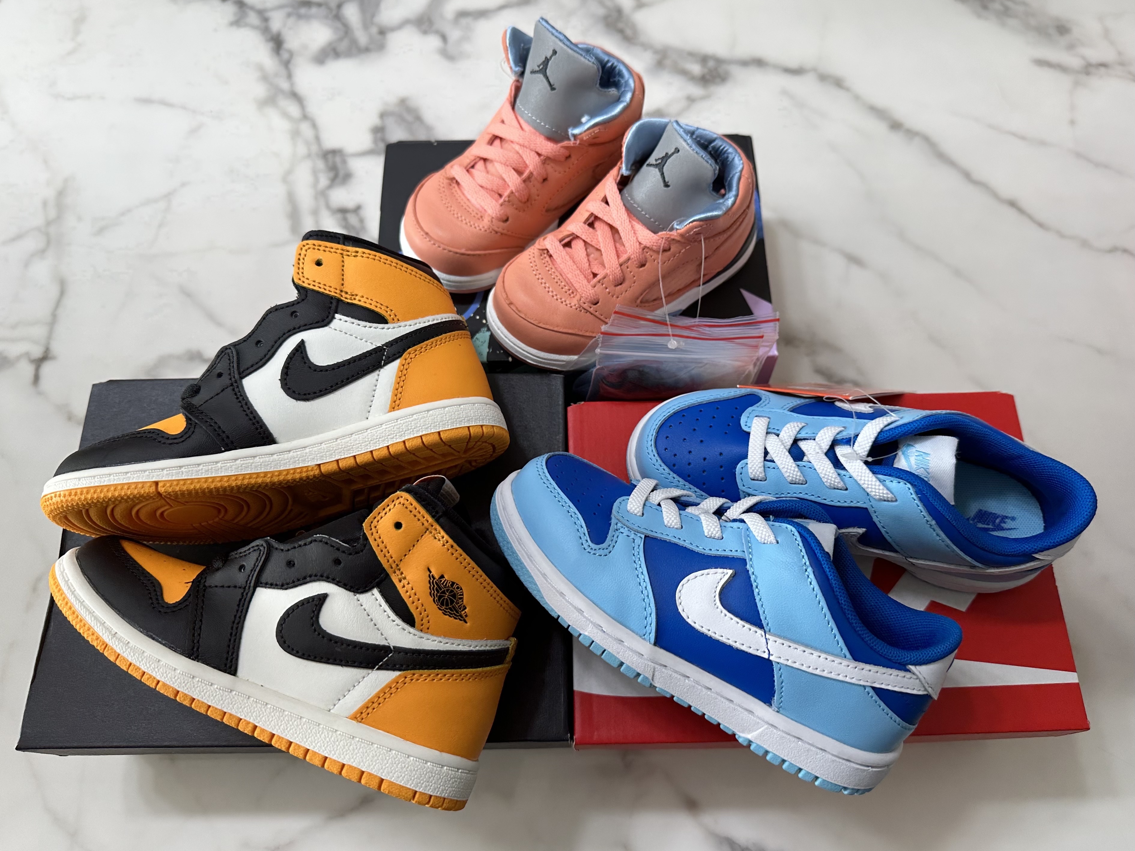(TD) Nike Dunk Low Retro QS Argon, (TD) Jordan 1 Retro High OG Taxi 착용 스타일
