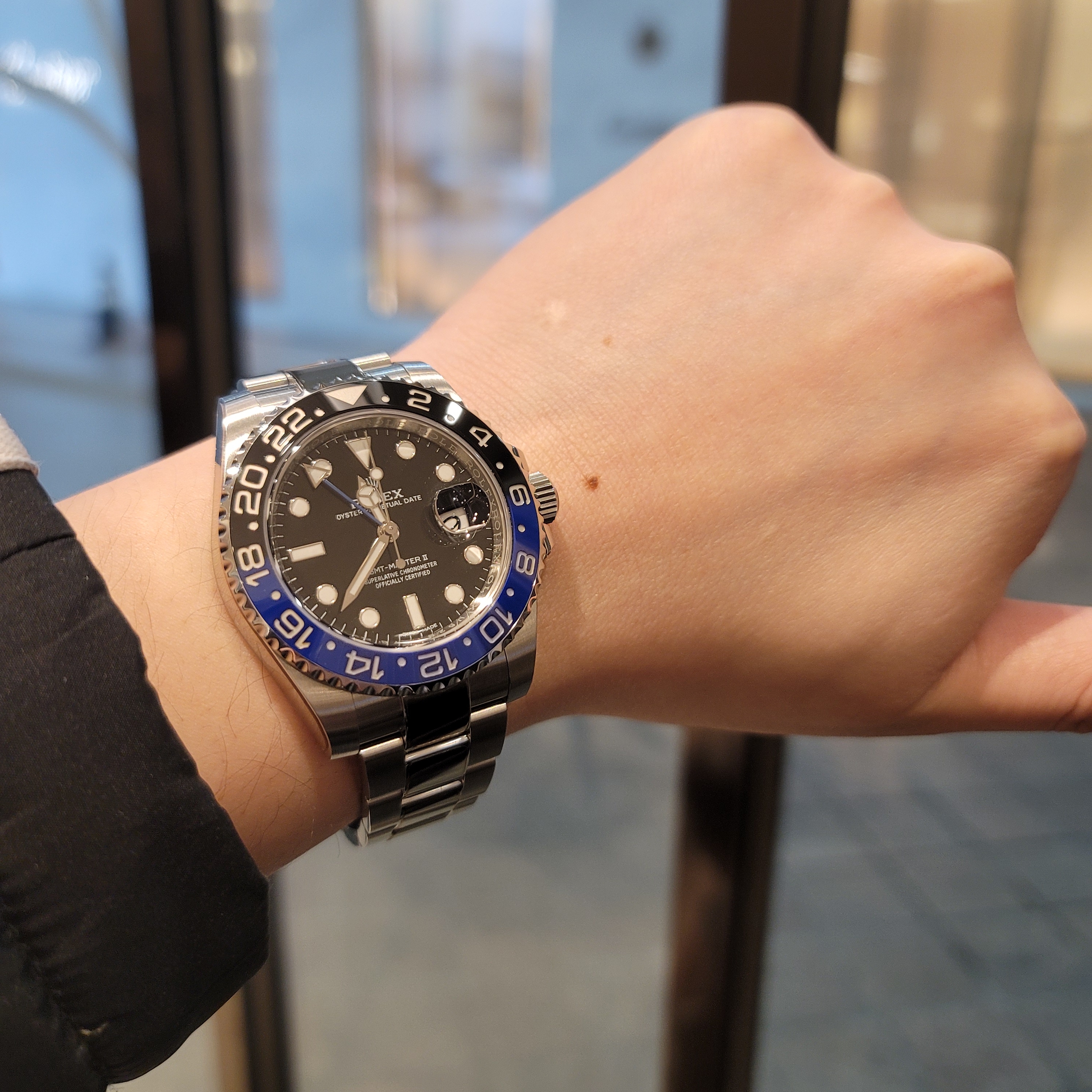 Rolex GMT-Master II 40mm 126710BLNR Black Oyster 착용 스타일