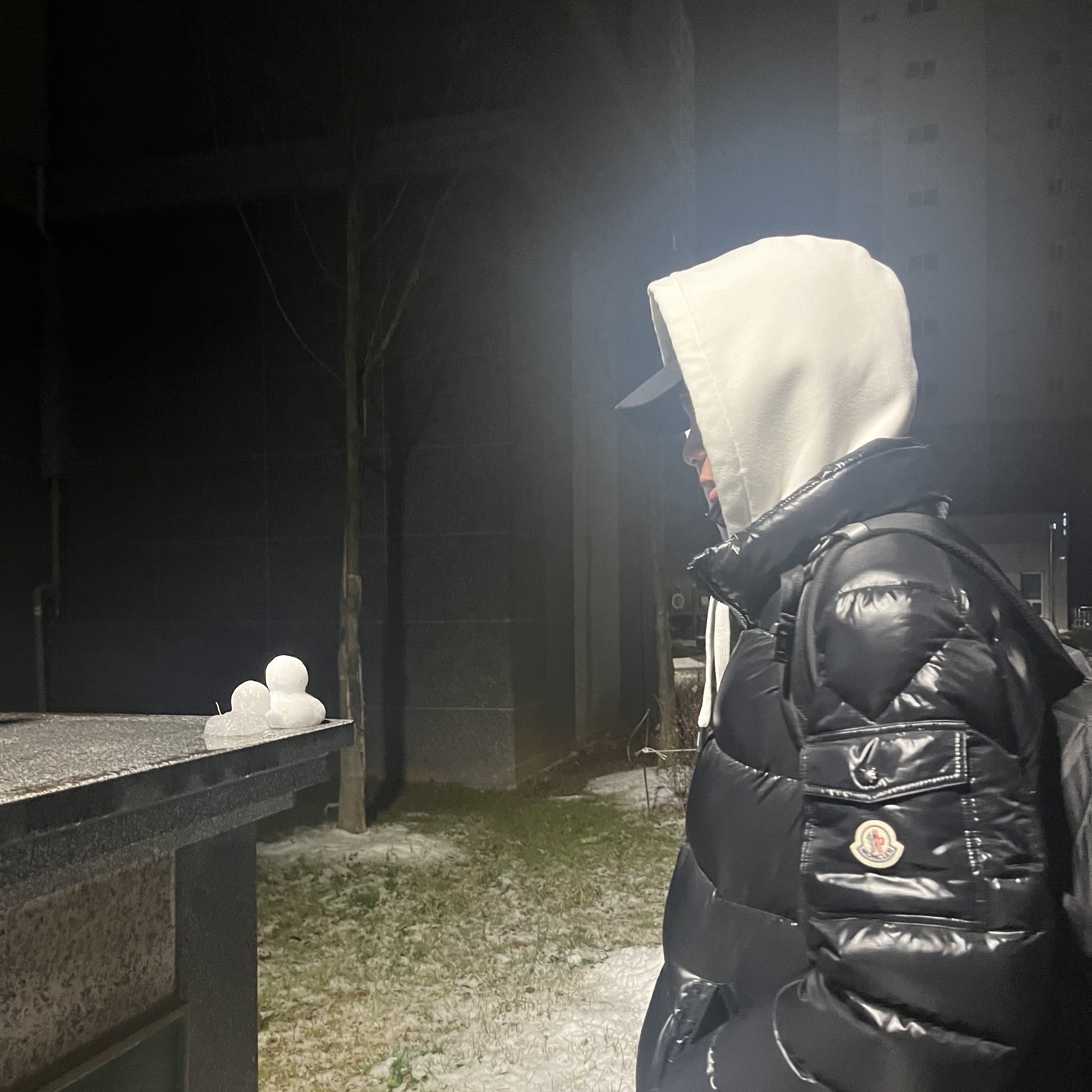 Moncler Maya Short Down Jacket Black - 22FW 착용 스타일 - 1
