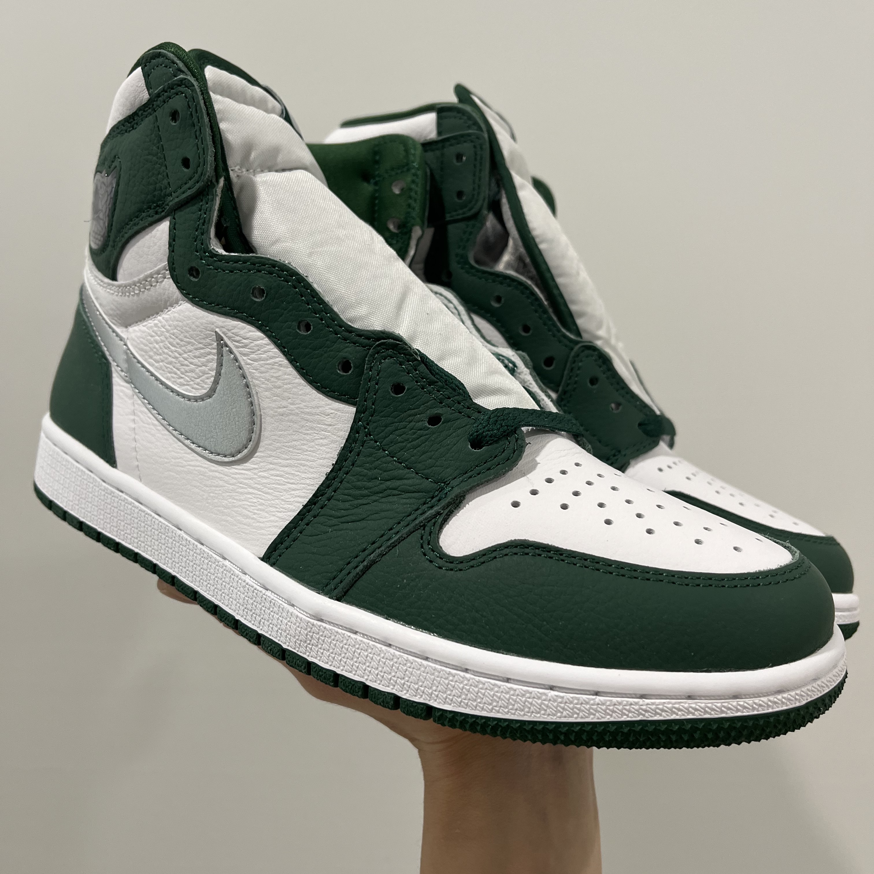 Jordan 1 Retro High OG Gorge Green 착용 스타일 - 1