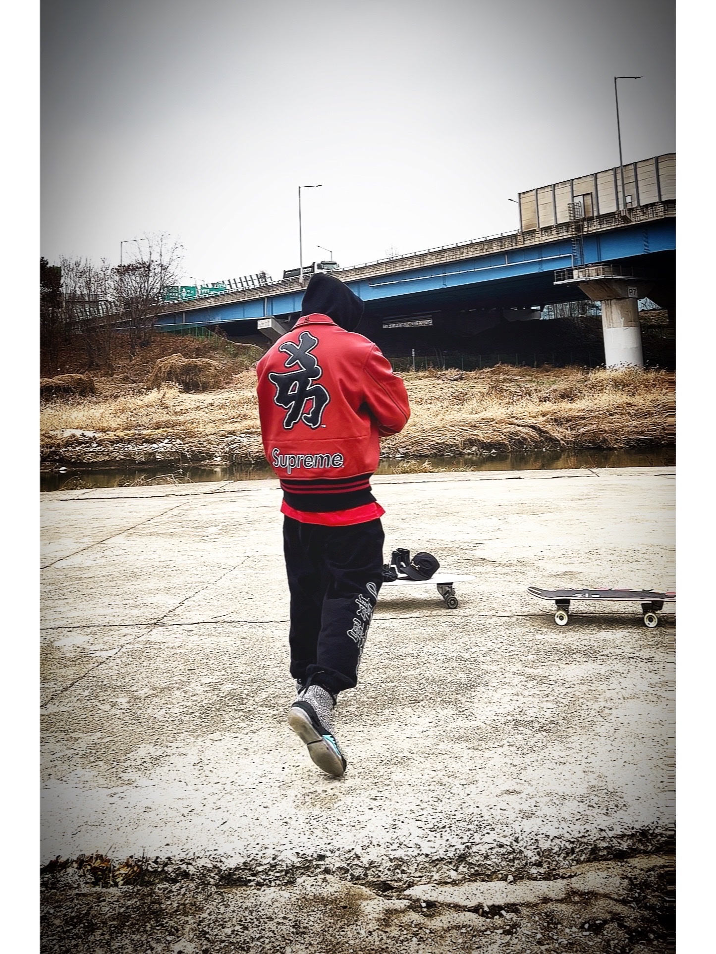 Supreme x MLB Kanji Teams Lightweight Balaclava Yankees Red - 22FW, Supreme x MLB Kanji Teams Lightweight Balaclava White Sox Black - 22FW 착용 스타일 - 2