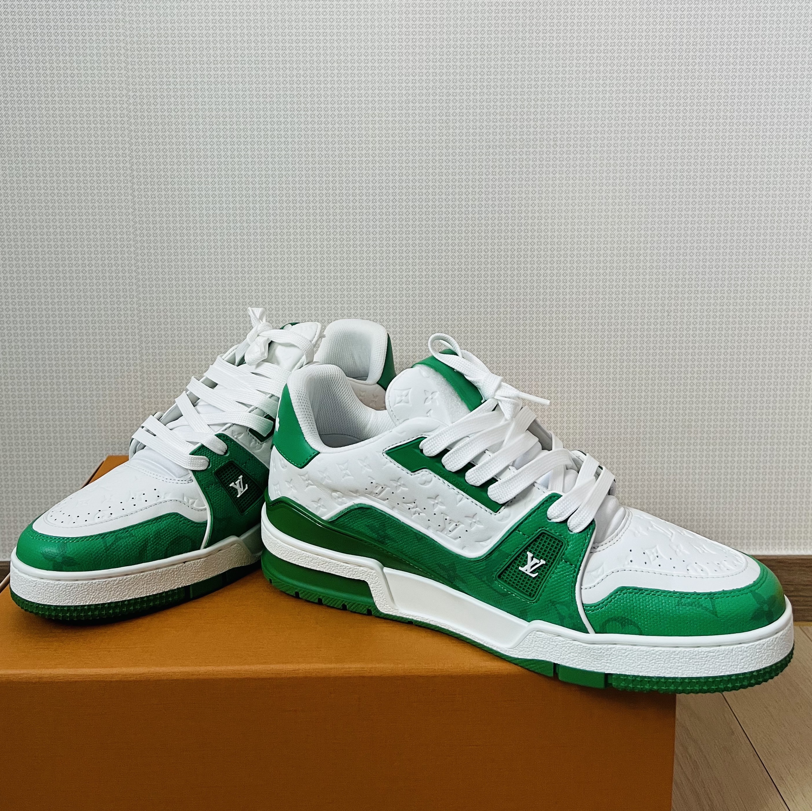 Louis Vuitton LV Trainer Sneakers Green 착용 스타일 - 3