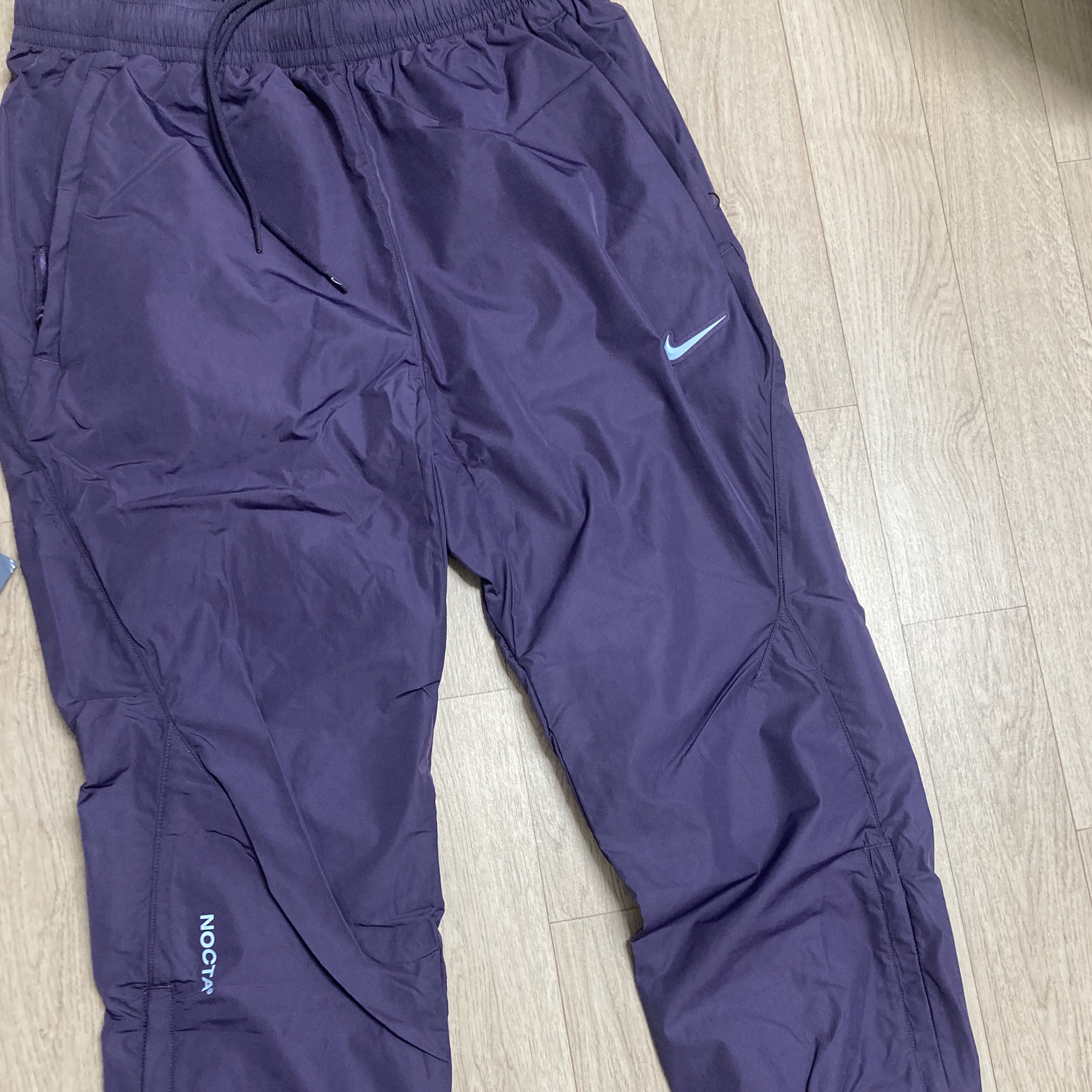 Nike x Drake Nocta NRG Nylon Track Pants Dark Raisin - US/EU 착용 스타일