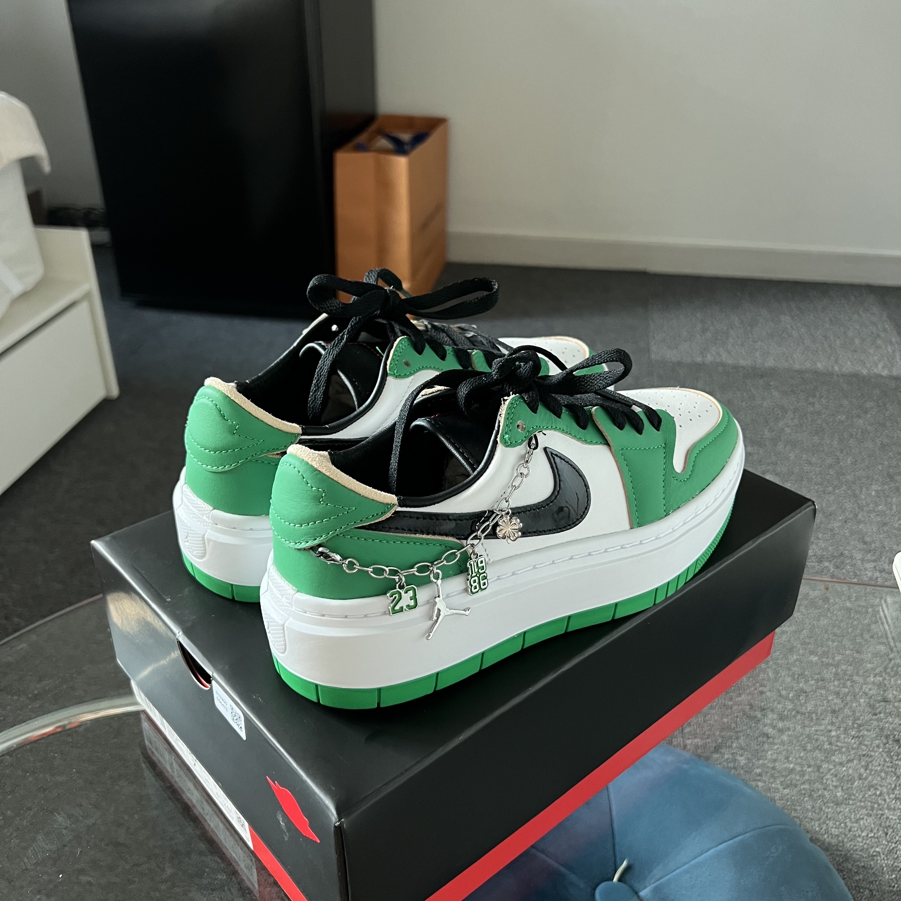 (W) Jordan 1 Elevate Low SE Lucky Green 착용 스타일 - 2