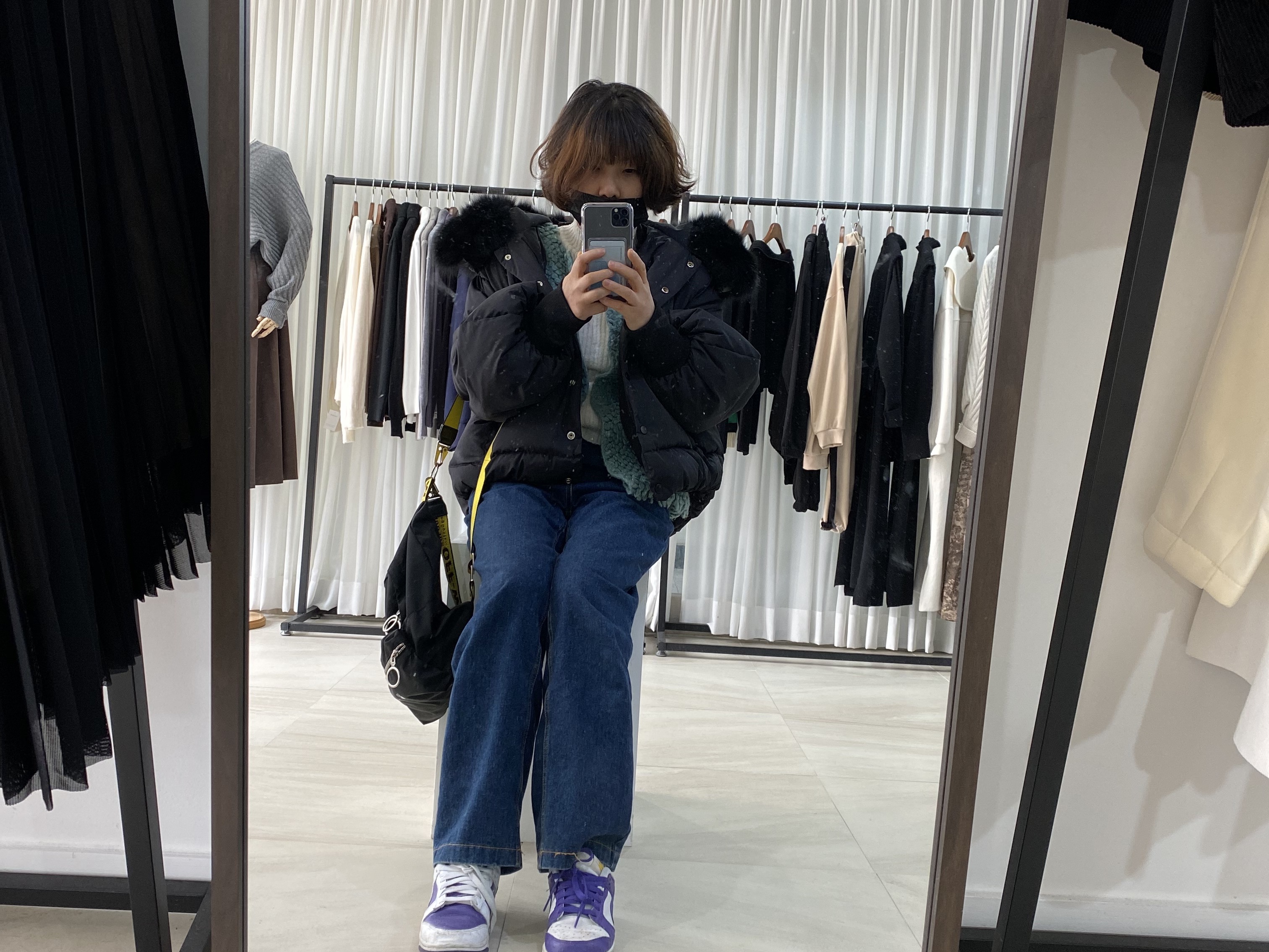(W) Nike Dunk Low SE Flip, Off-White OW Logo Nylon Crossbody Bag Black 착용 스타일