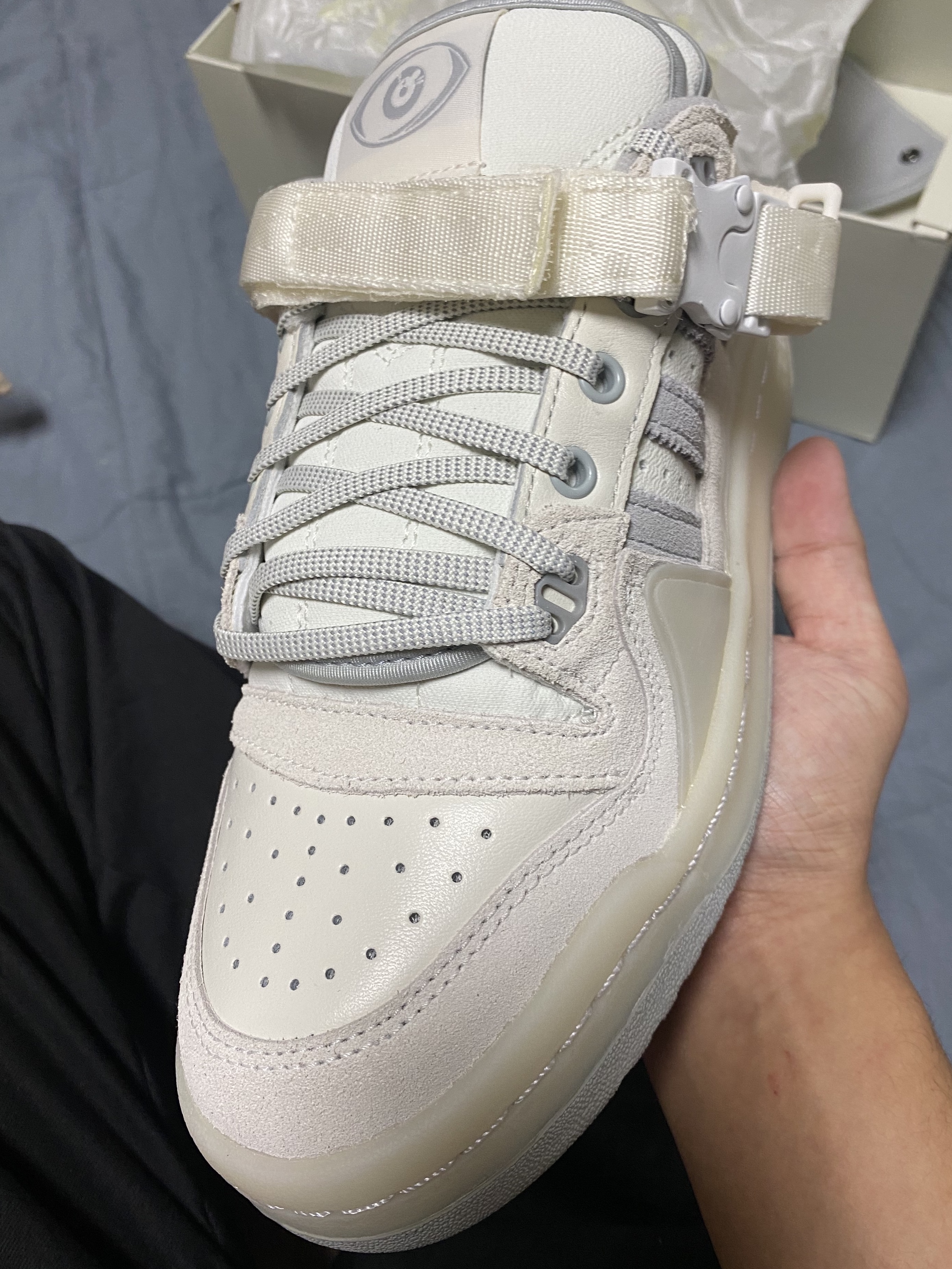 Adidas x Bad Bunny Forum Low Cloud White Clear Onix 착용 스타일