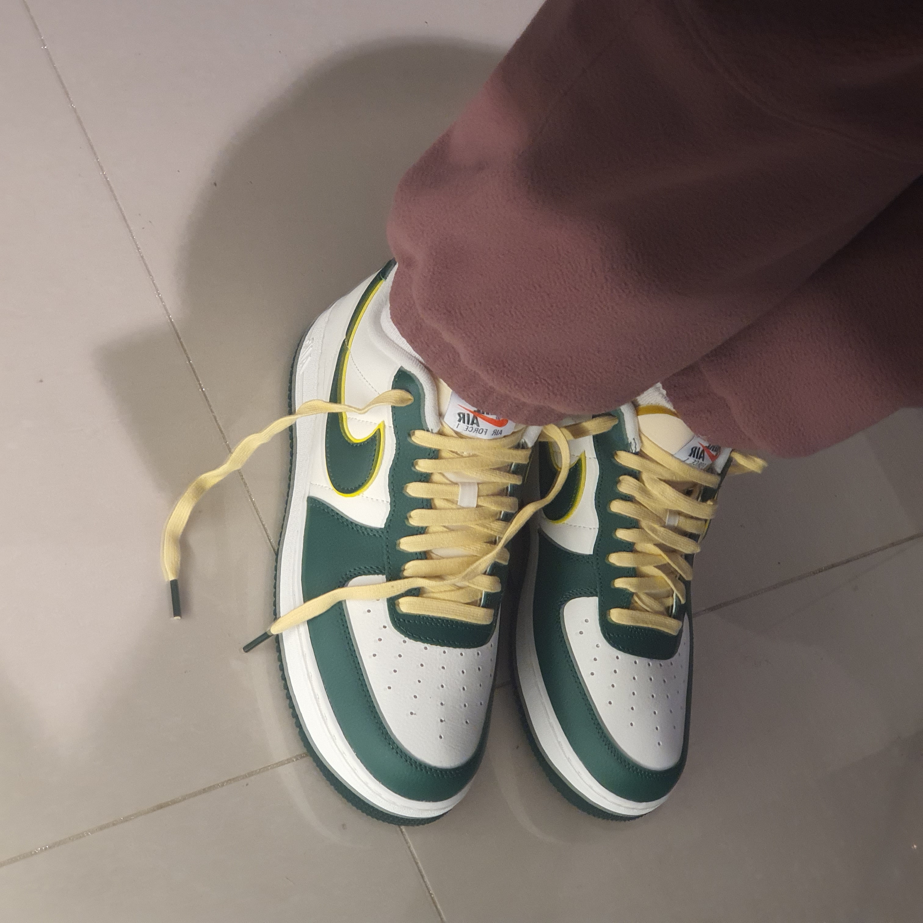 Nike Air Force 1 '07 LV8 Sail Noble Green 착용 스타일 - 1