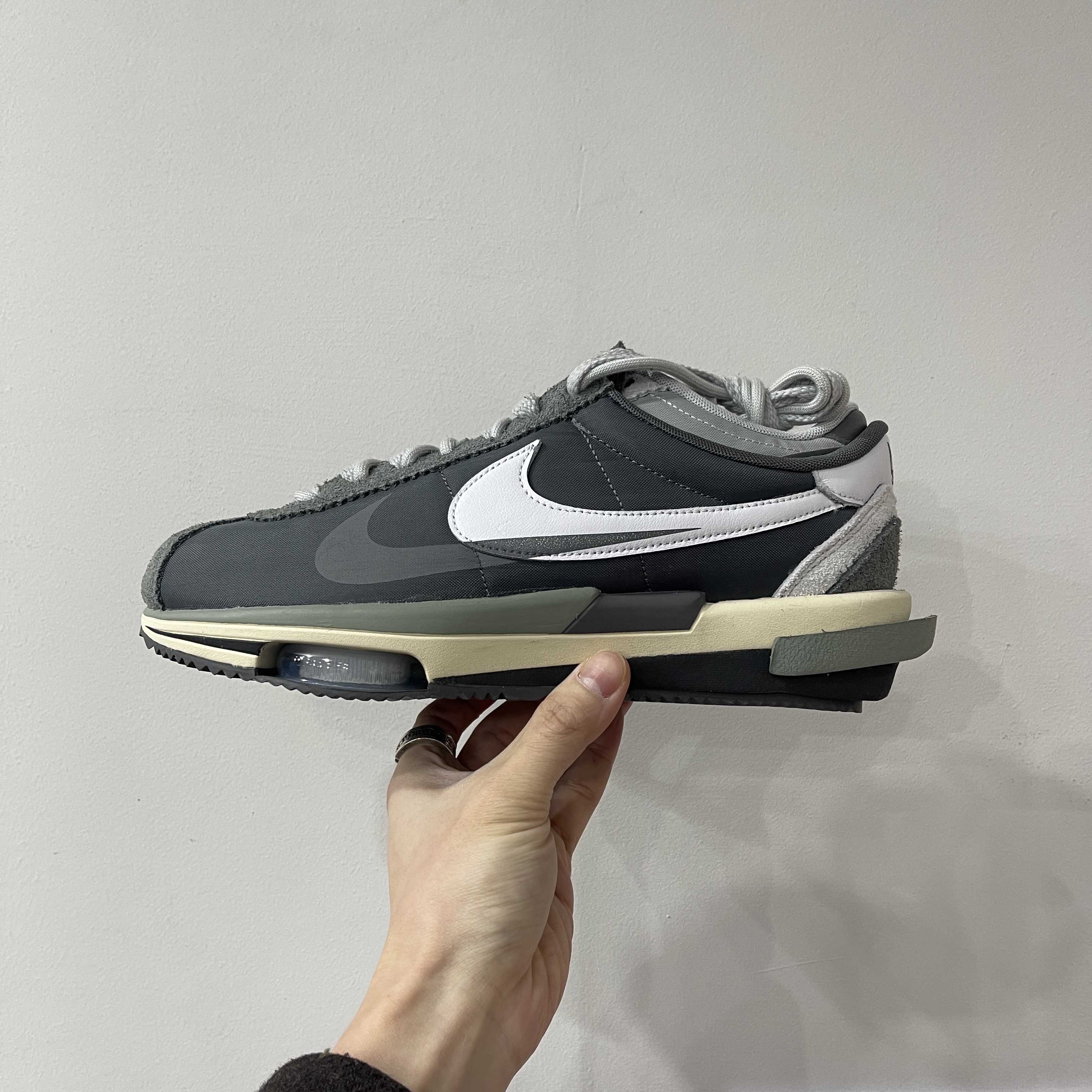 Nike x Sacai Zoom Cortez SP Iron Grey 착용 스타일 - 2
