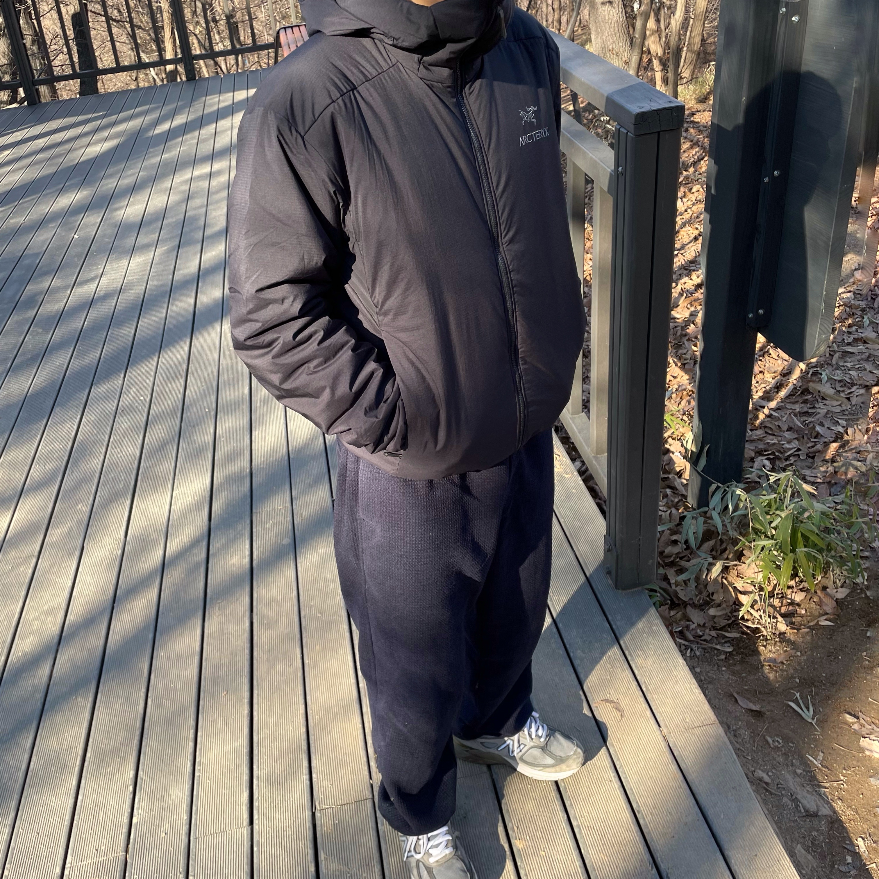 Arc'teryx Atom AR Hoody Black 착용 스타일