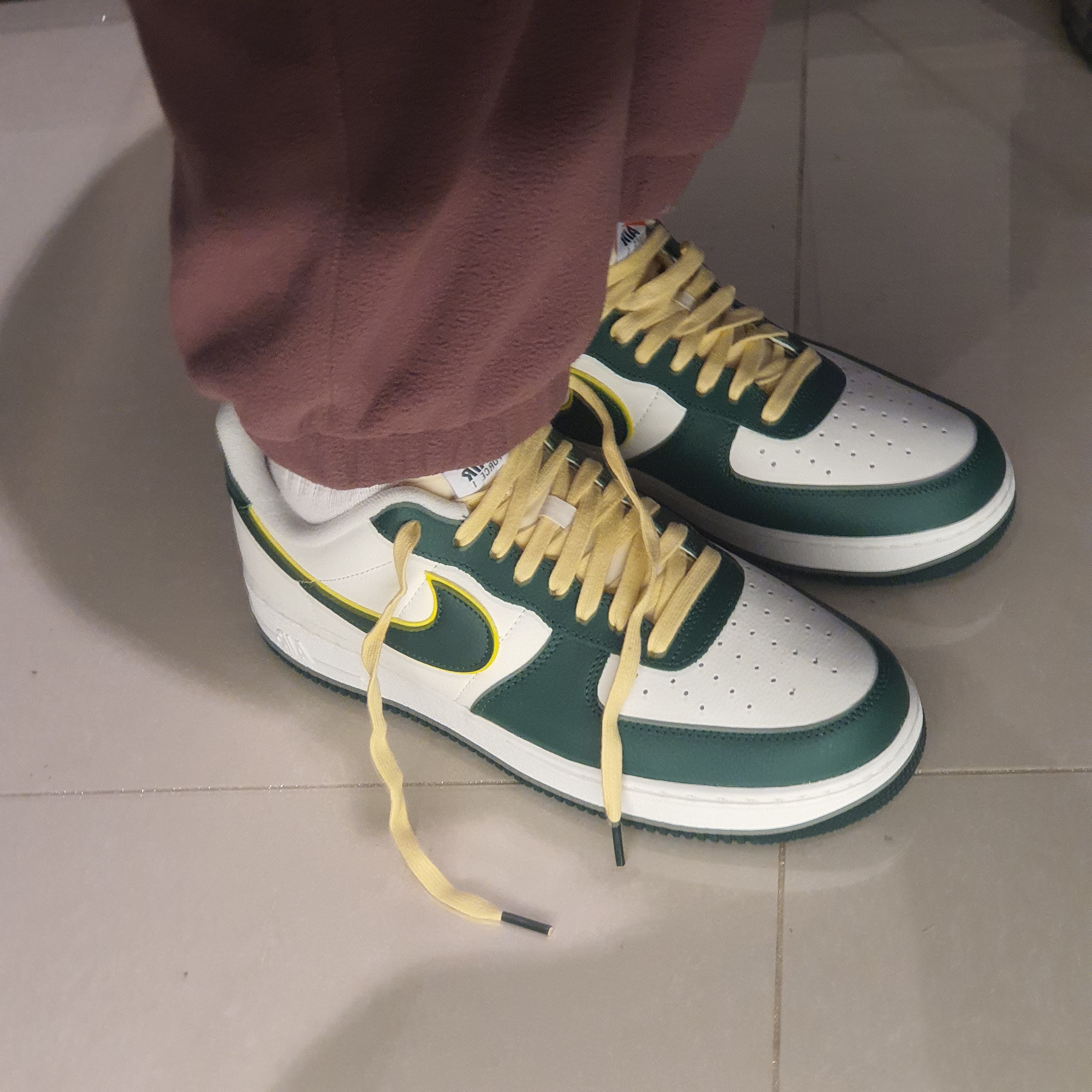 Nike Air Force 1 '07 LV8 Sail Noble Green 착용 스타일 - 2