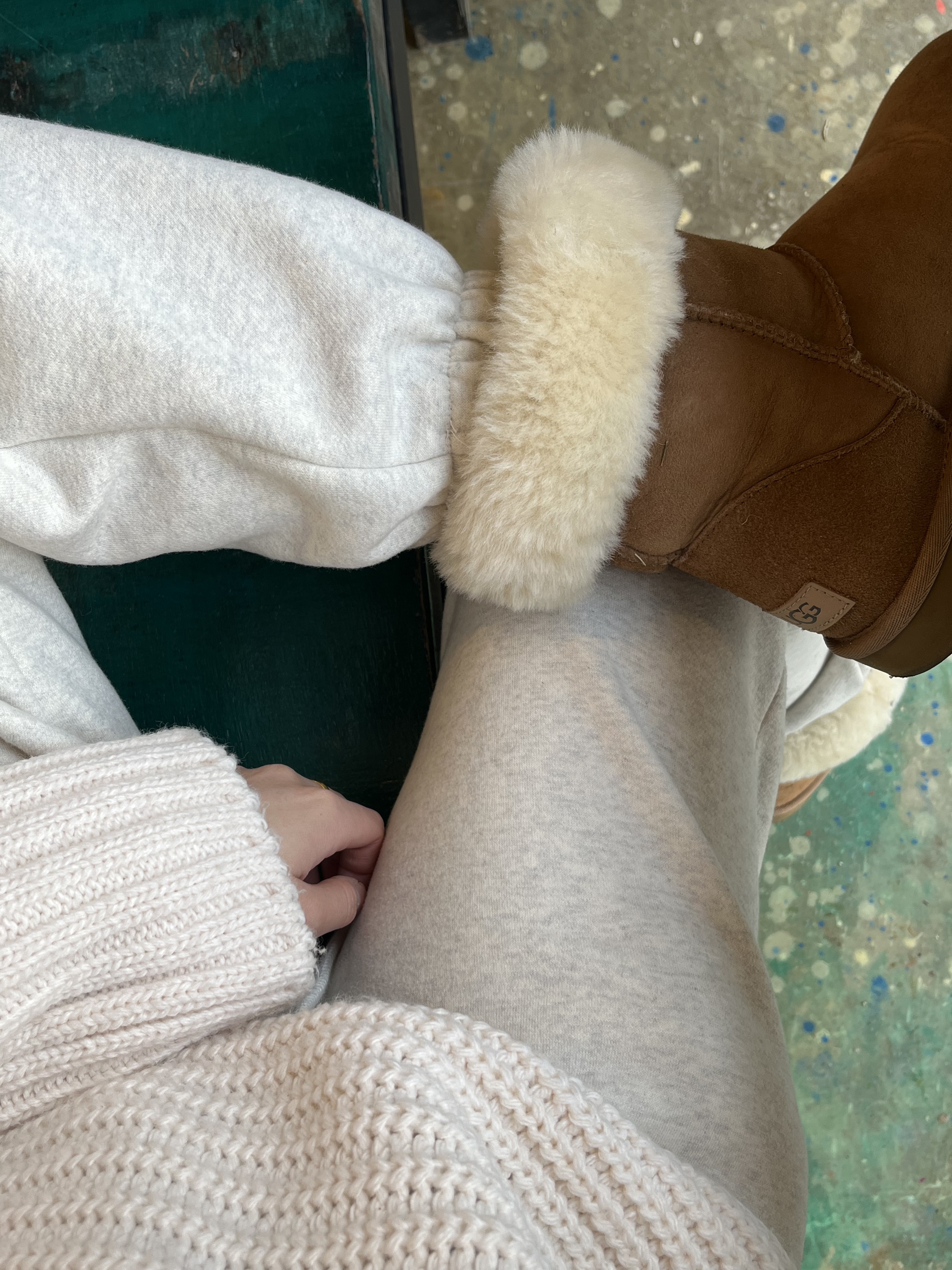 (W) UGG Classic Short II Boots Chestnut 착용 스타일 - 2