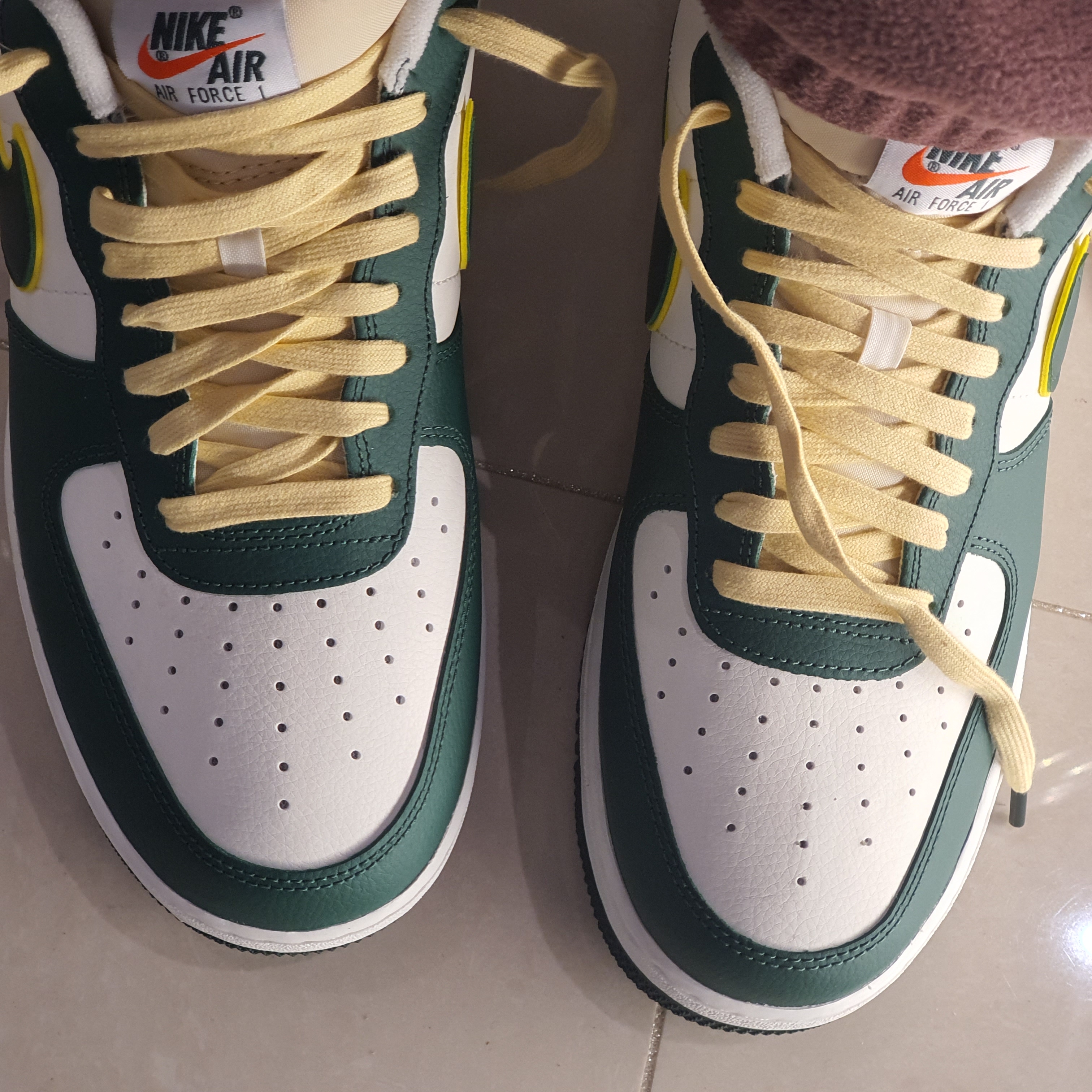 Nike Air Force 1 '07 LV8 Sail Noble Green 착용 스타일 - 3