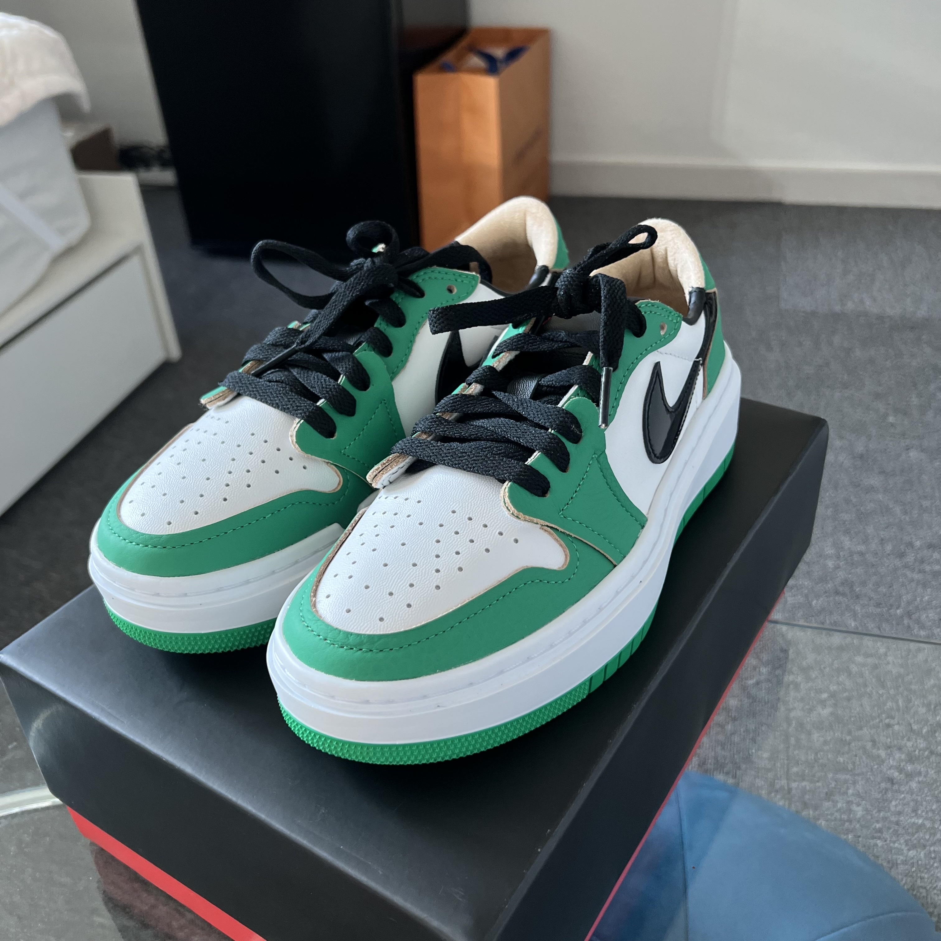 (W) Jordan 1 Elevate Low SE Lucky Green 착용 스타일 - 3