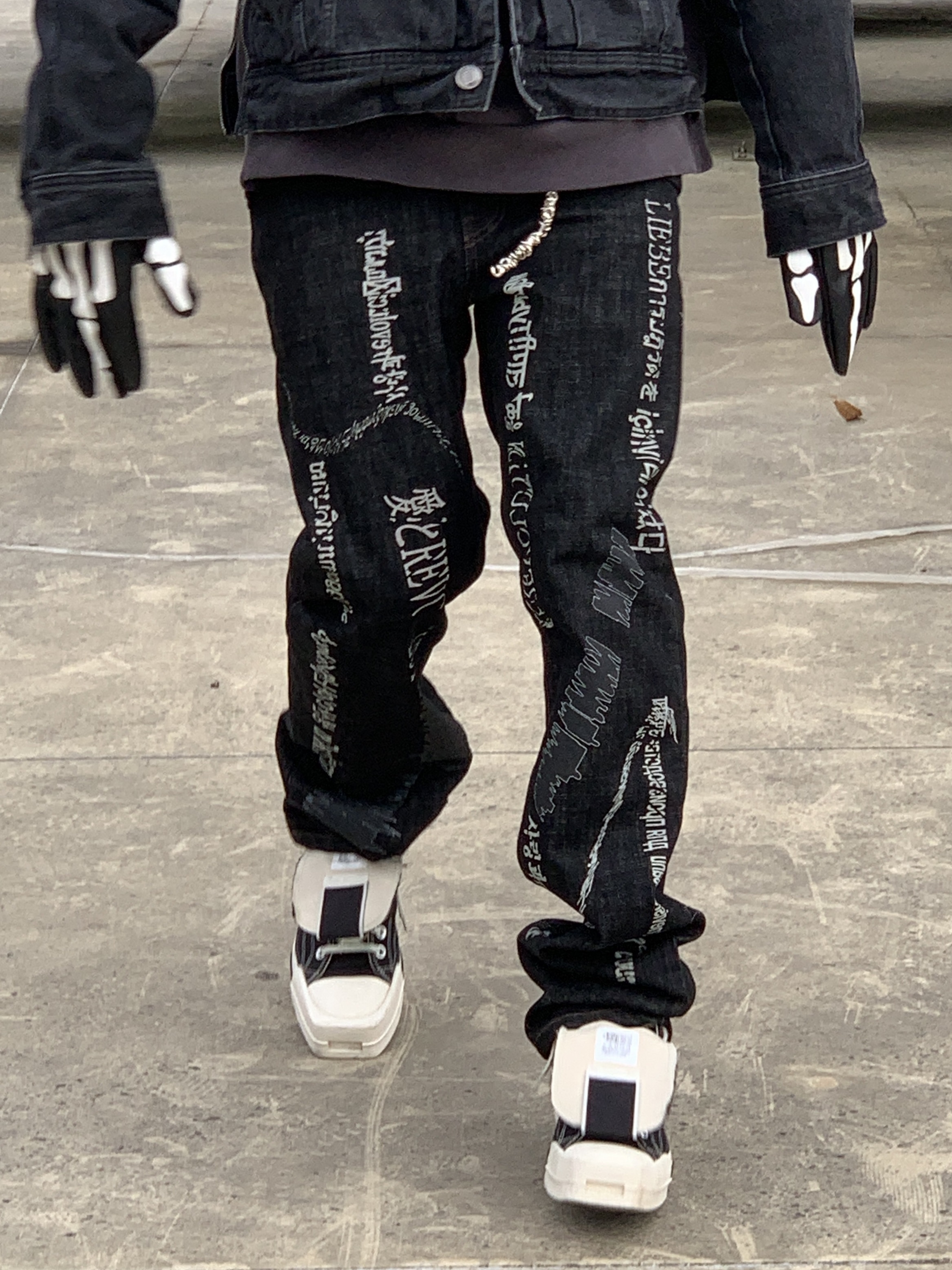 Converse x Drkshdw Drkstr Chuck 70 High Black, Balenciaga Gaffer Cap Black 착용 스타일 - 3
