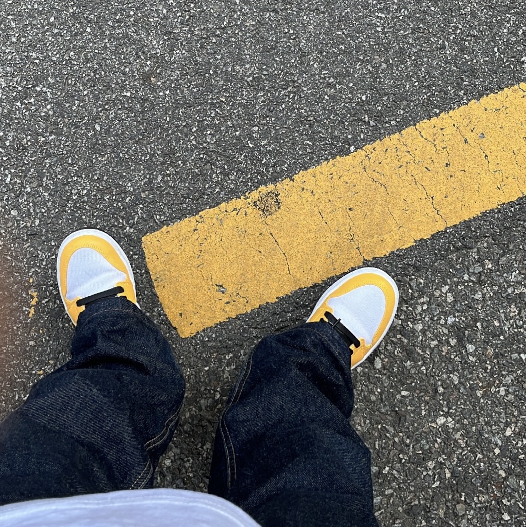 (W) Jordan 1 Low SE Laser Orange 착용 스타일 - 1