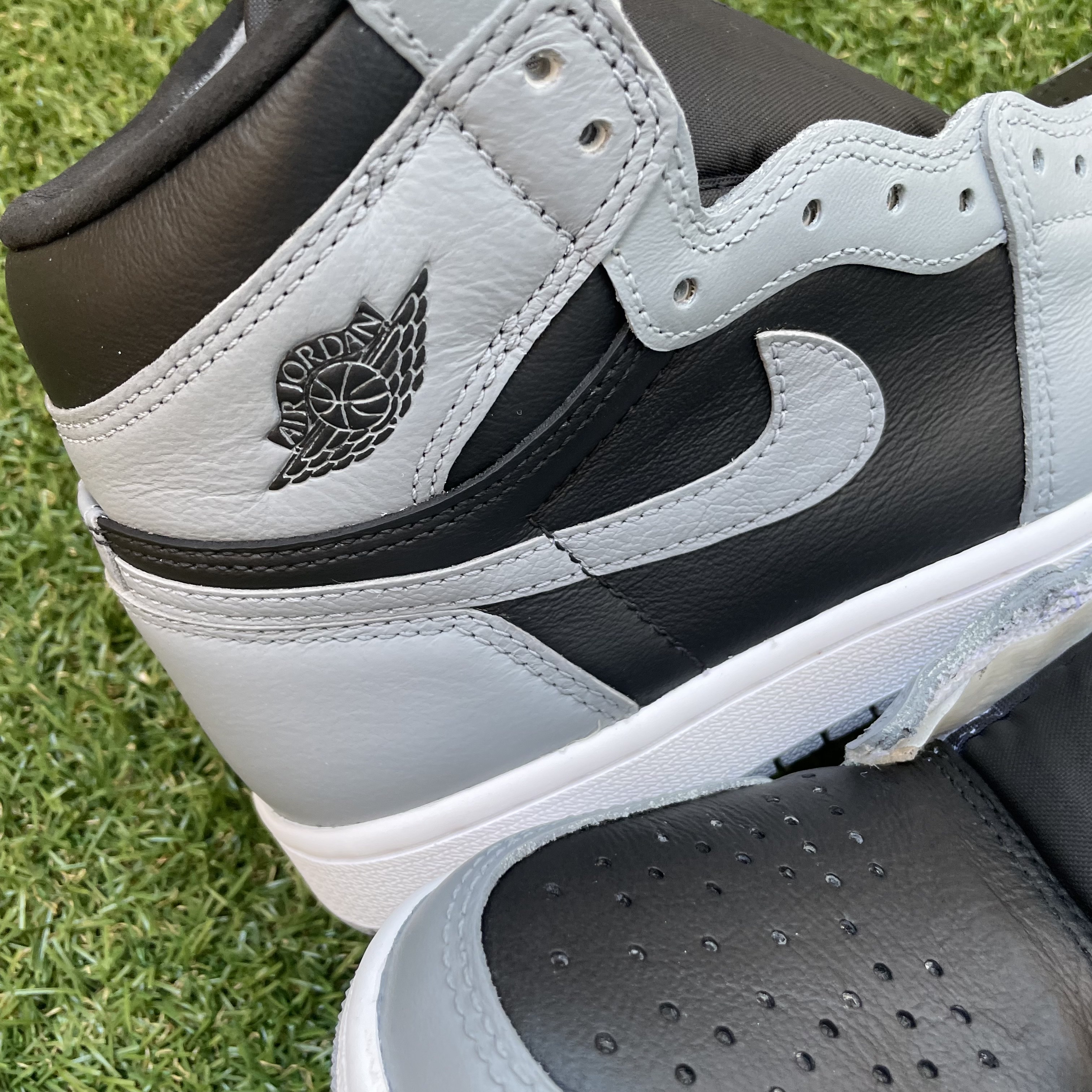 Jordan 1 Retro High OG Stealth 착용 스타일 - 2