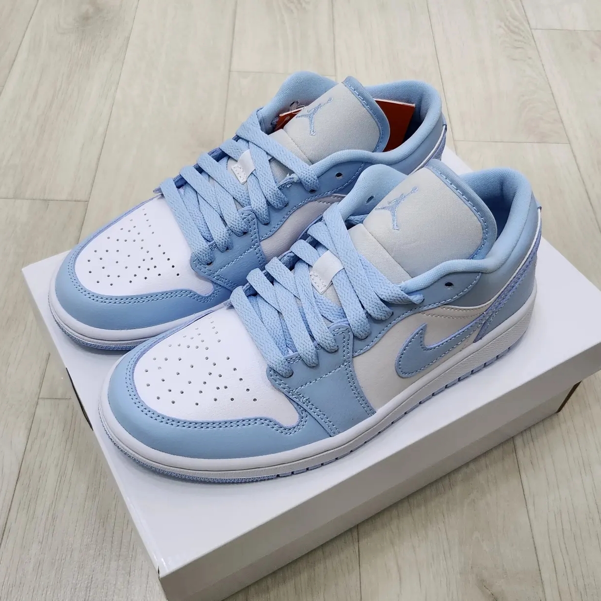 (W) Jordan 1 Low White Ice Blue 착용 스타일 - 2