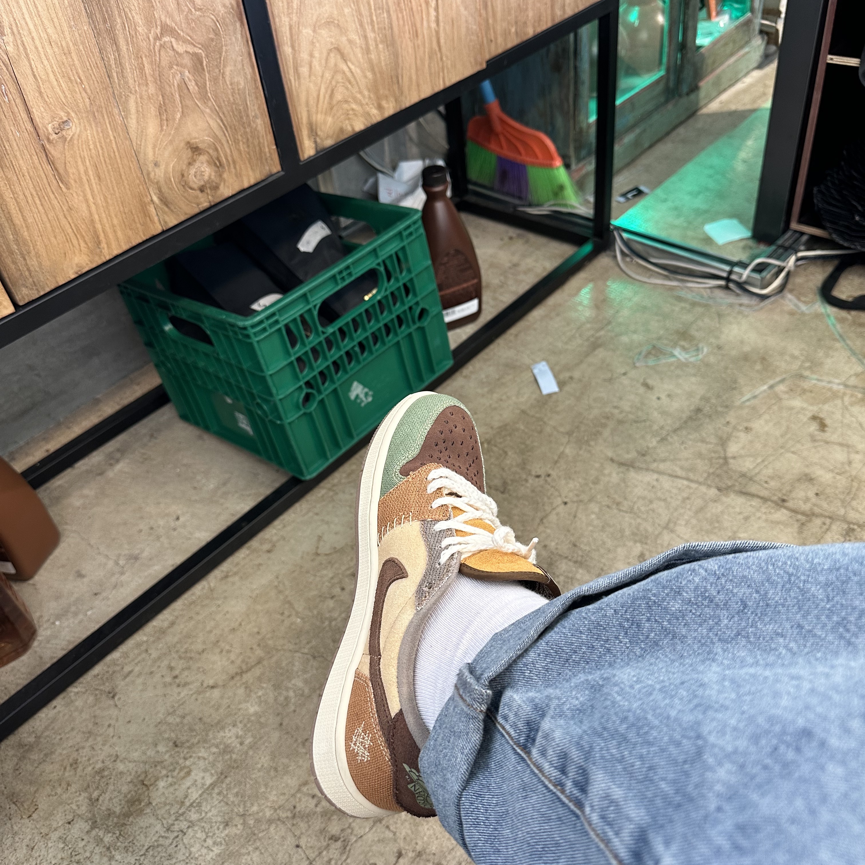 Jordan 1 x Zion Williamson Retro Low OG Flax and Oil Green 착용 스타일