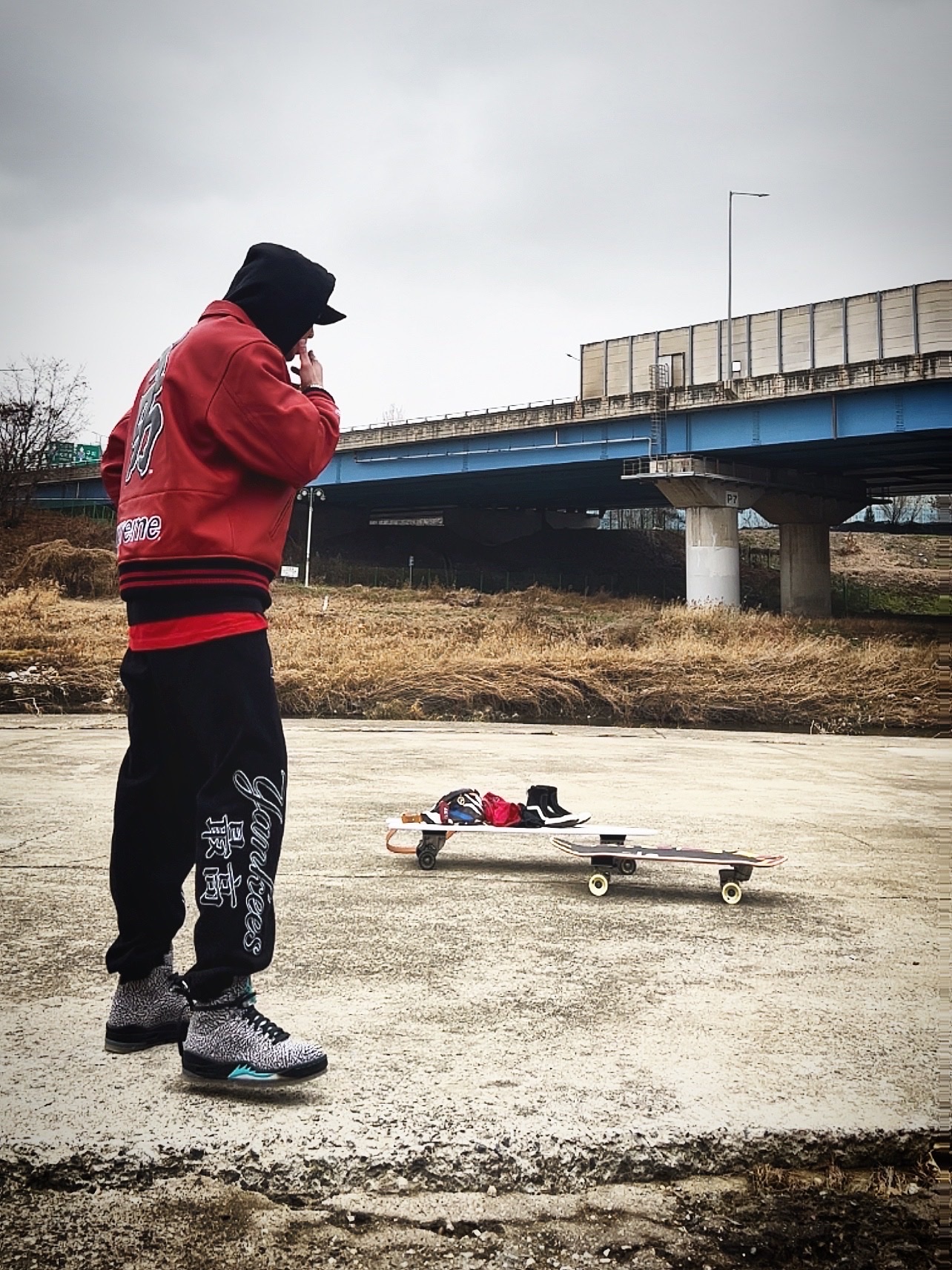 Supreme x MLB Kanji Teams Lightweight Balaclava Yankees Red - 22FW, Supreme x MLB Kanji Teams Lightweight Balaclava White Sox Black - 22FW 착용 스타일 - 4