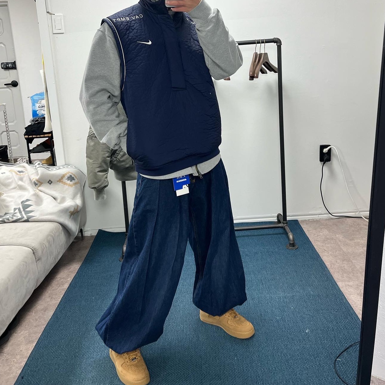 Zara x Ader Error Wide Leg Jeans Blue, Nike x Cav Empt Vest Navy 착용 스타일 - 4