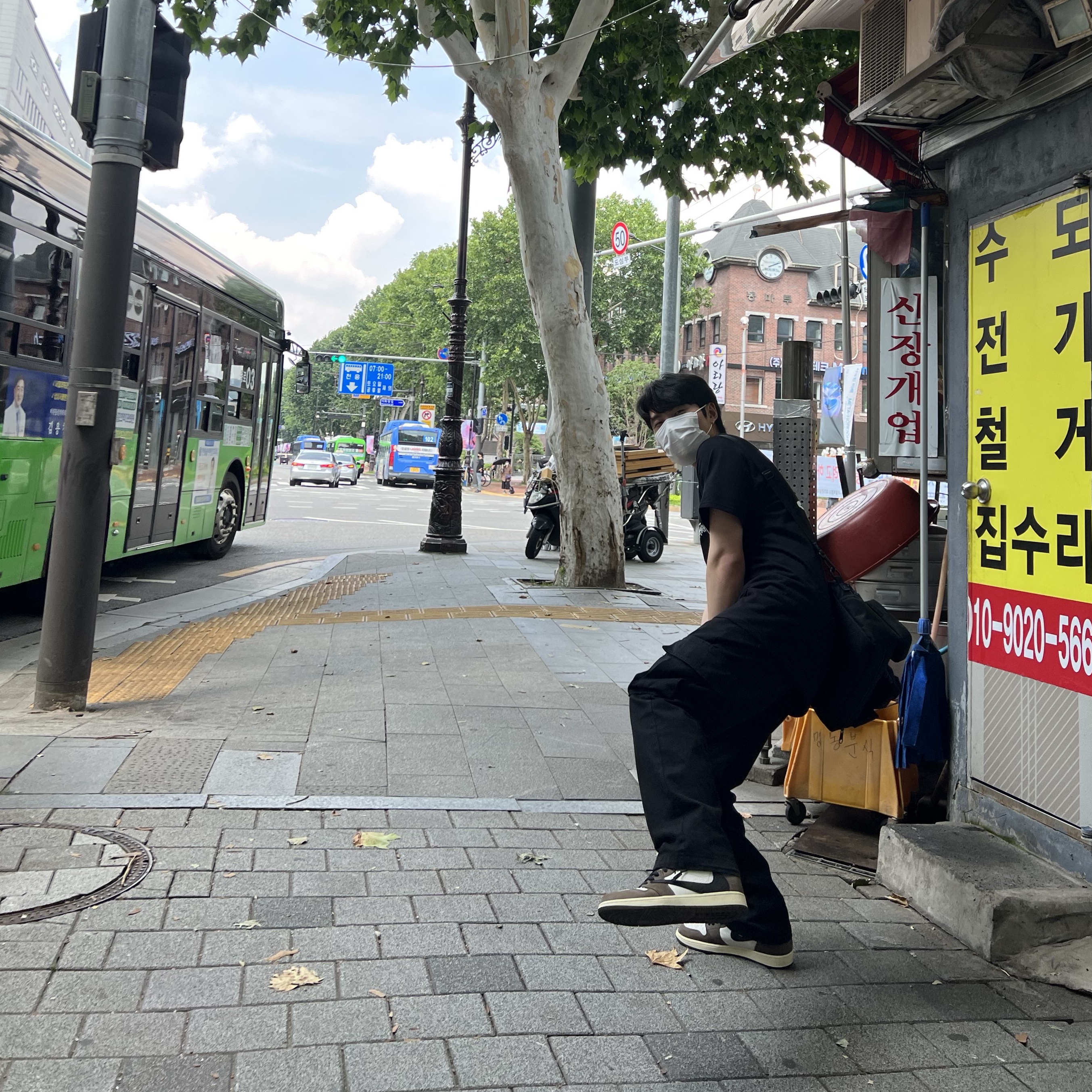 Jordan 1 x Travis Scott Retro High OG SP Mocha, Stussy Basic Stussy T-Shirt Black 2022 착용 스타일 - 1