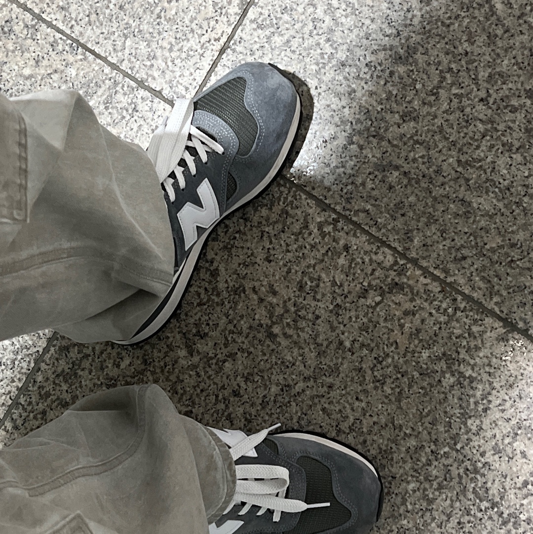 New Balance 990v1 Made in USA Grey White 착용 스타일
