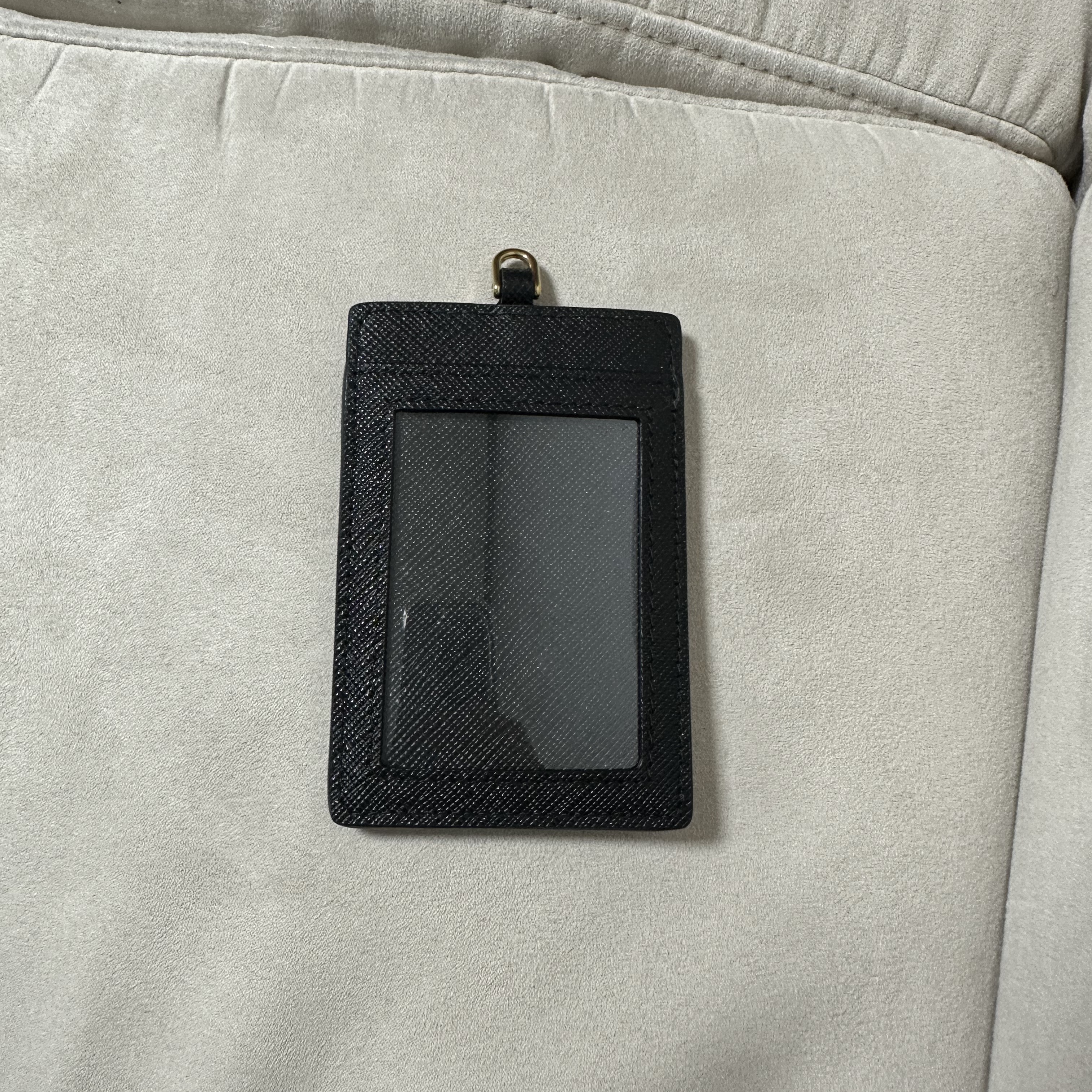 Prada Saffiano Leather Badge Holder Black 착용 스타일