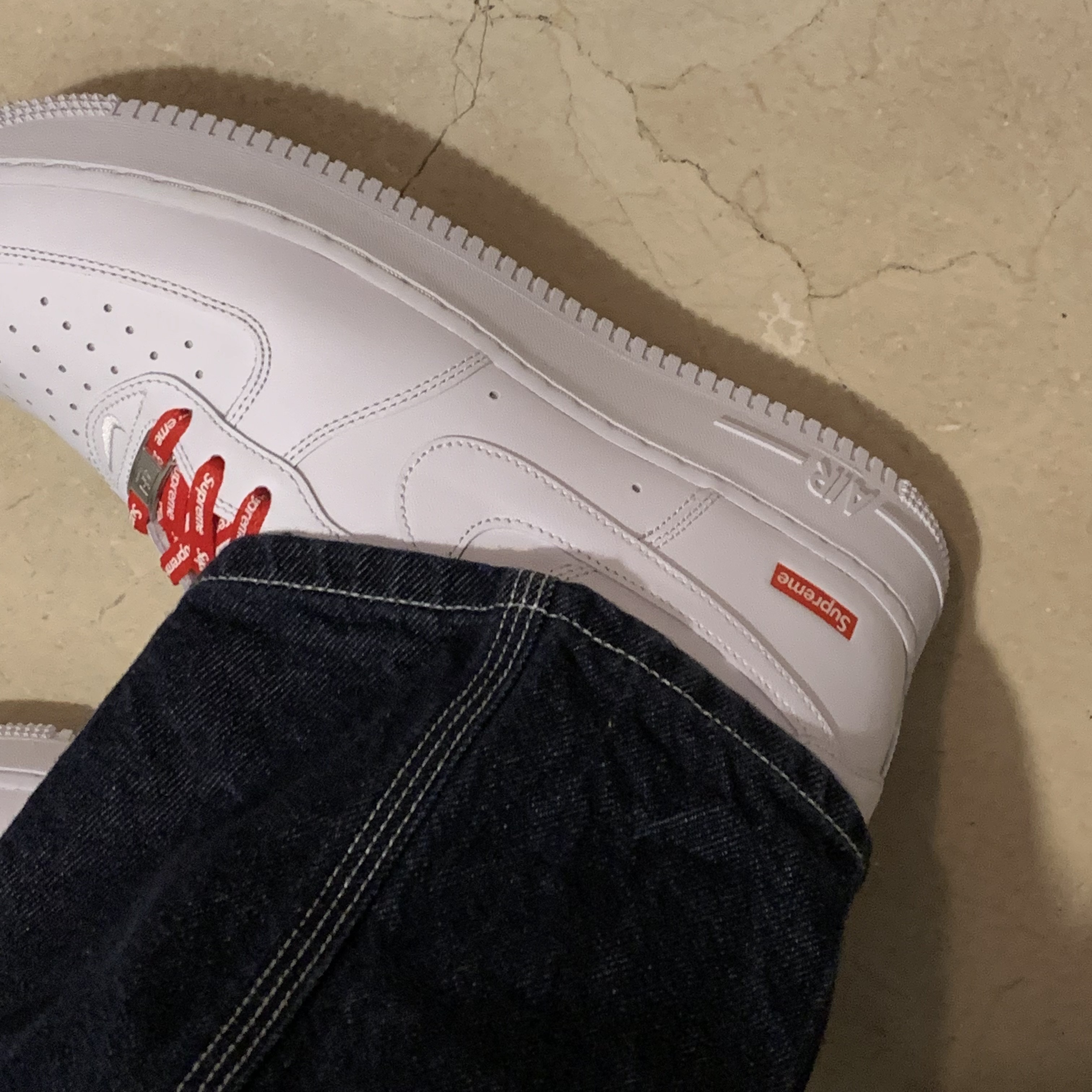 Rimowa Original Cabin Aluminium Suitcase Silver, Nike x Supreme Air Force 1 Low White 착용 스타일 - 2