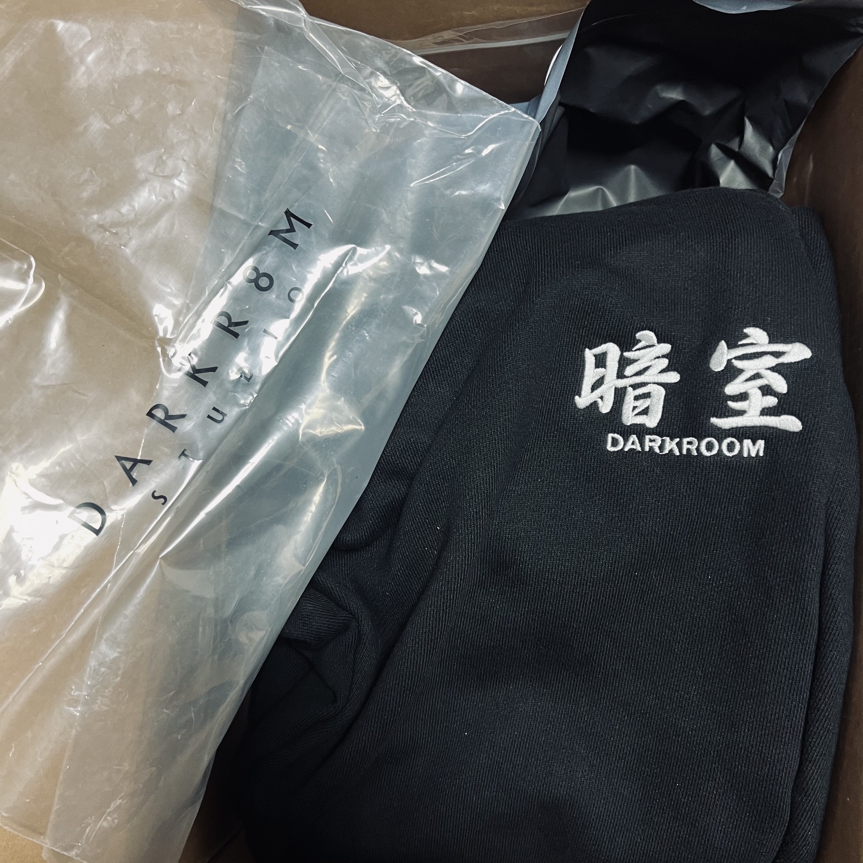 Darkr8m Studio Basic Logo Sweatpants Black 착용 스타일 - 2