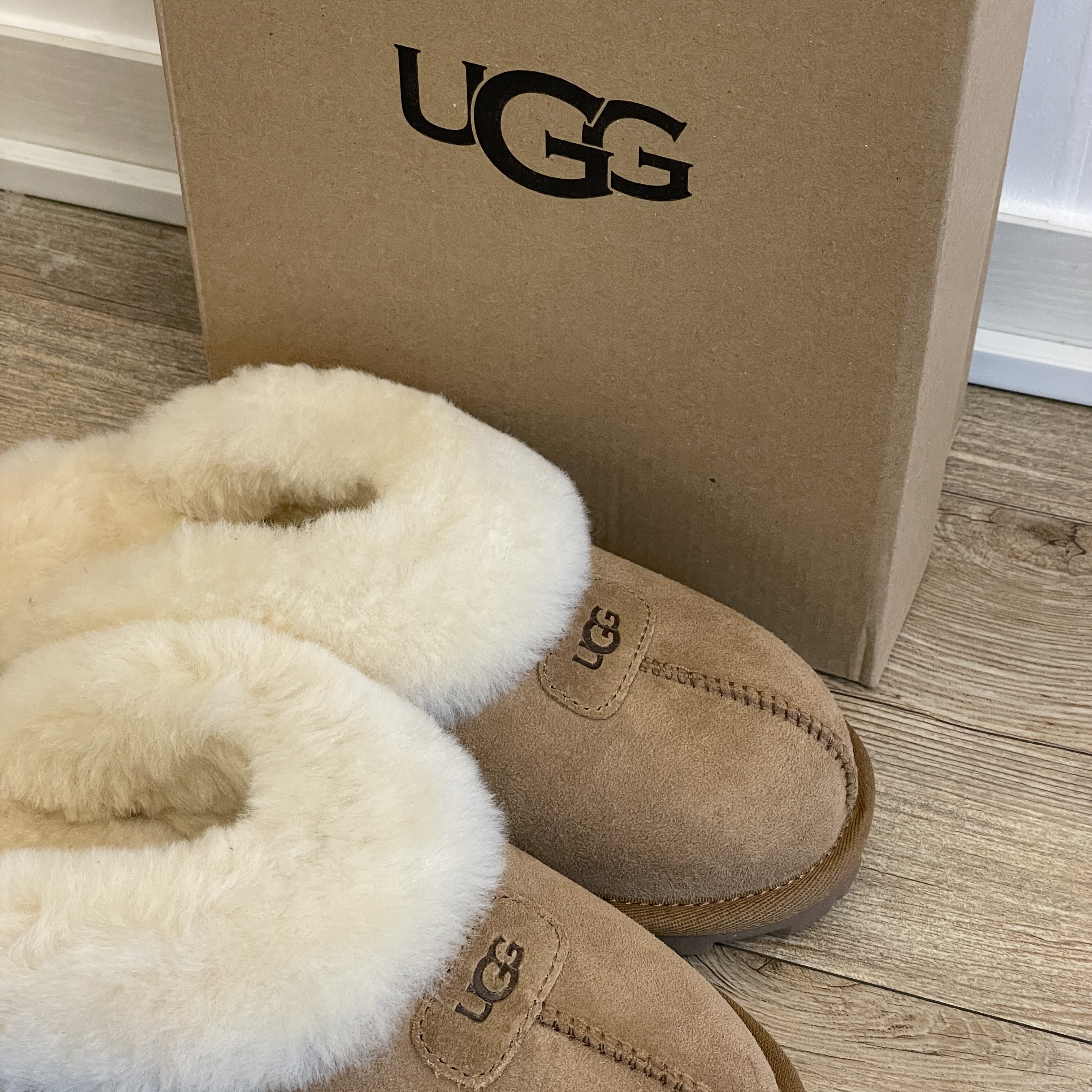 (W) UGG Coquette Slipper Chestnut 착용 스타일 - 2