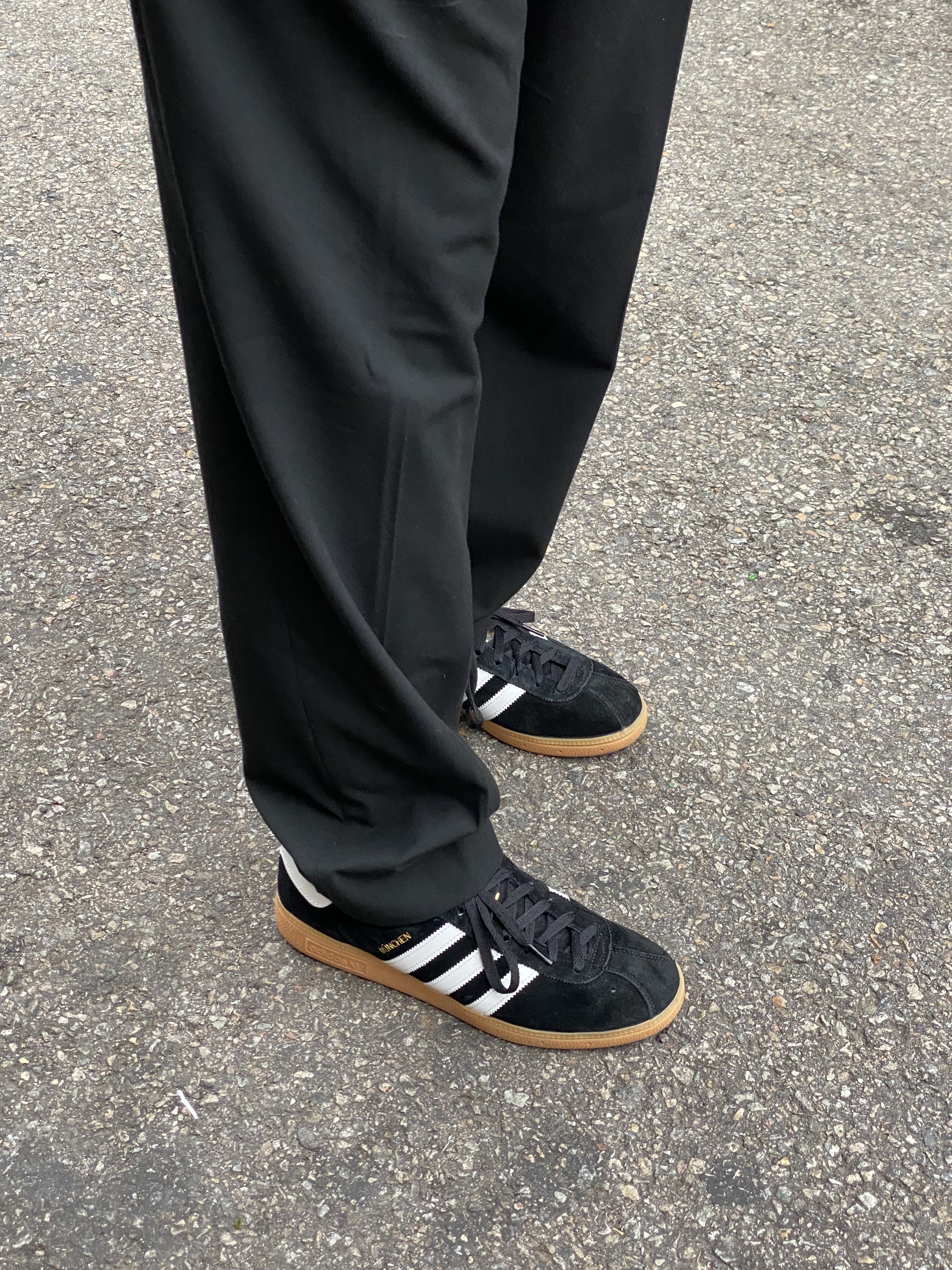 Adidas City Series Munchen Core Black Cloud White 착용 스타일 - 2
