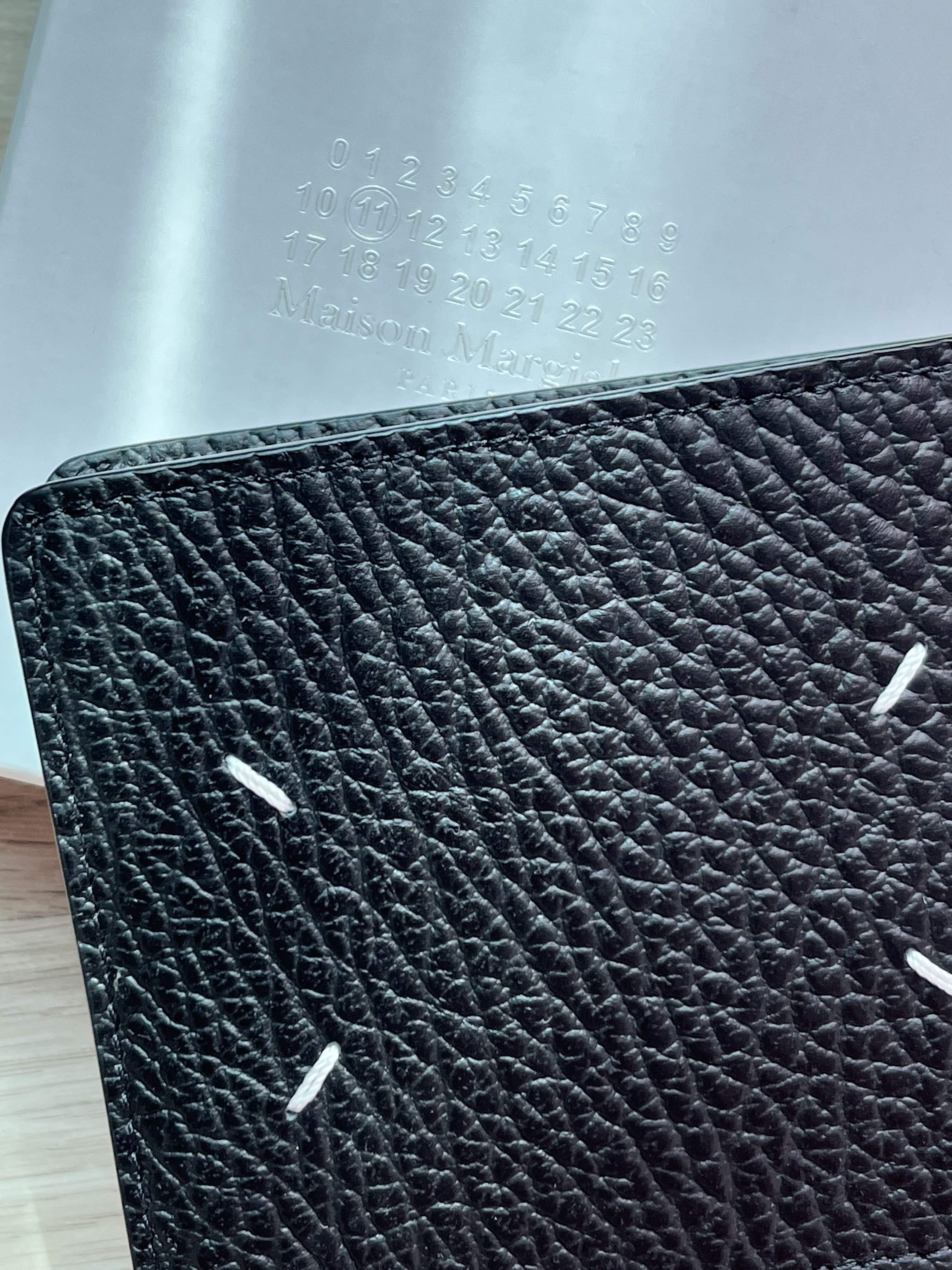 Maison Margiela Bi-Fold Wallet Black 착용 스타일