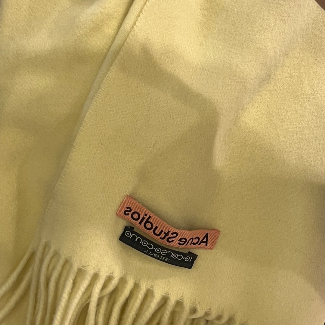 Acne Studios Wool Fringe Muffler Vanilla Yellow 착용 스타일