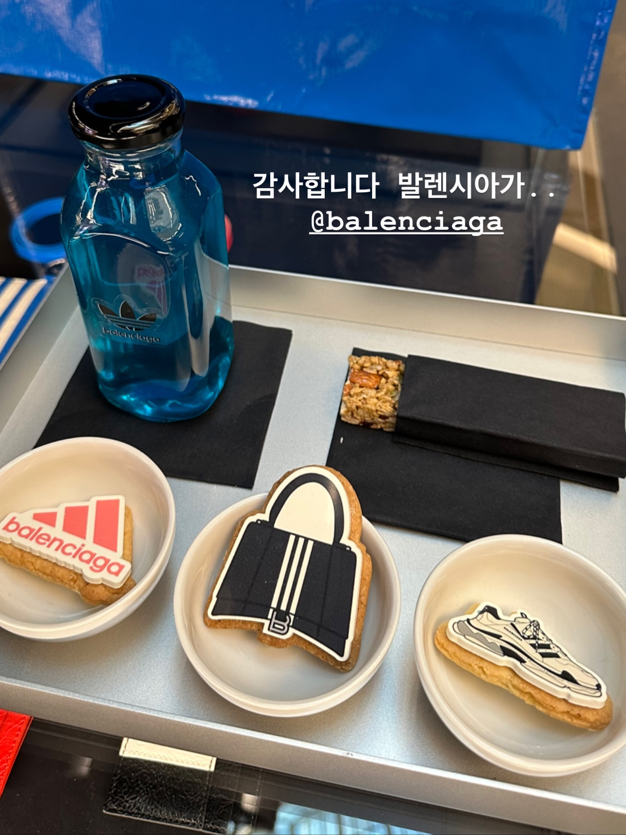 Balenciaga x Adidas Triple S Sneakers White Black 착용 스타일
