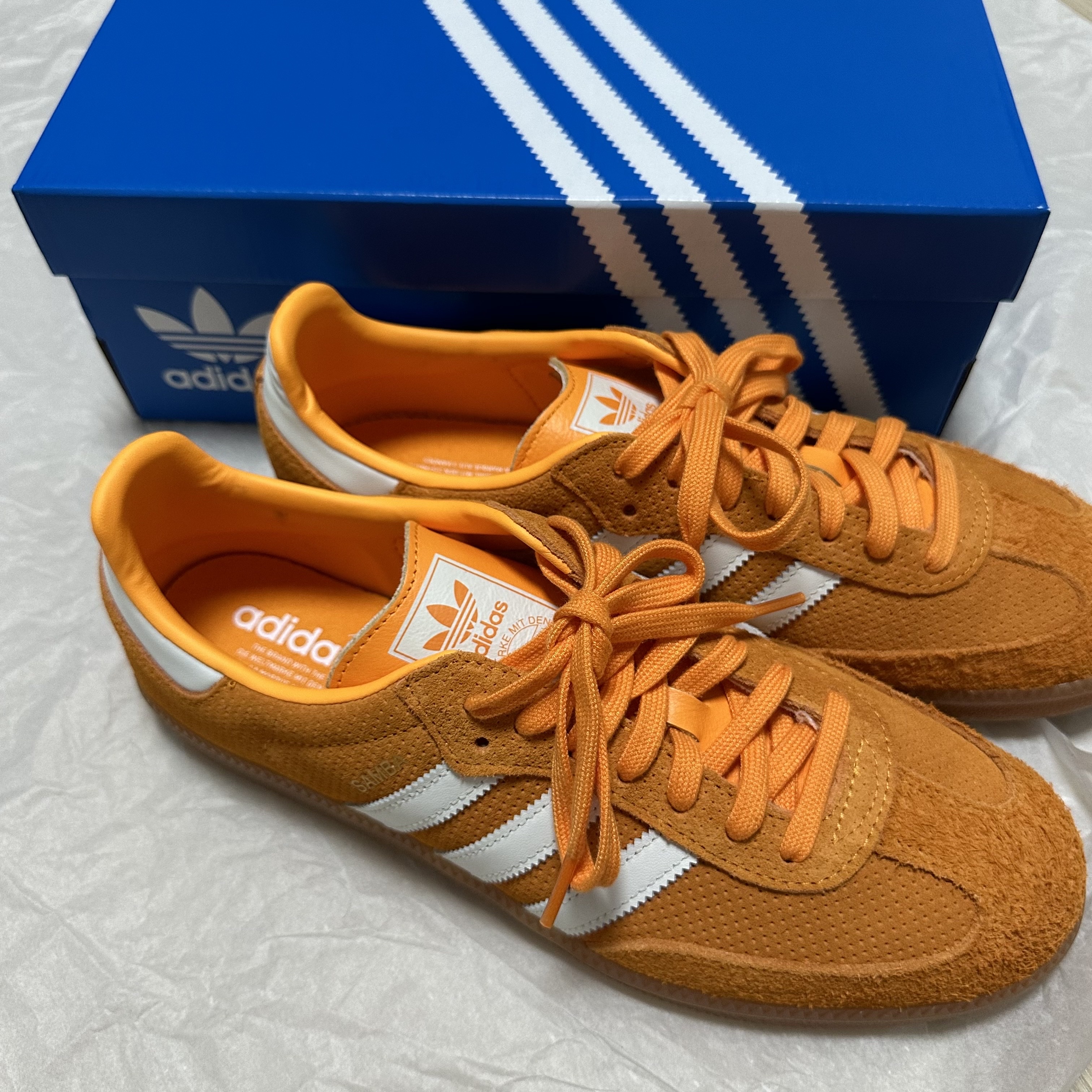 Adidas Samba OG Orange Rush 착용 스타일