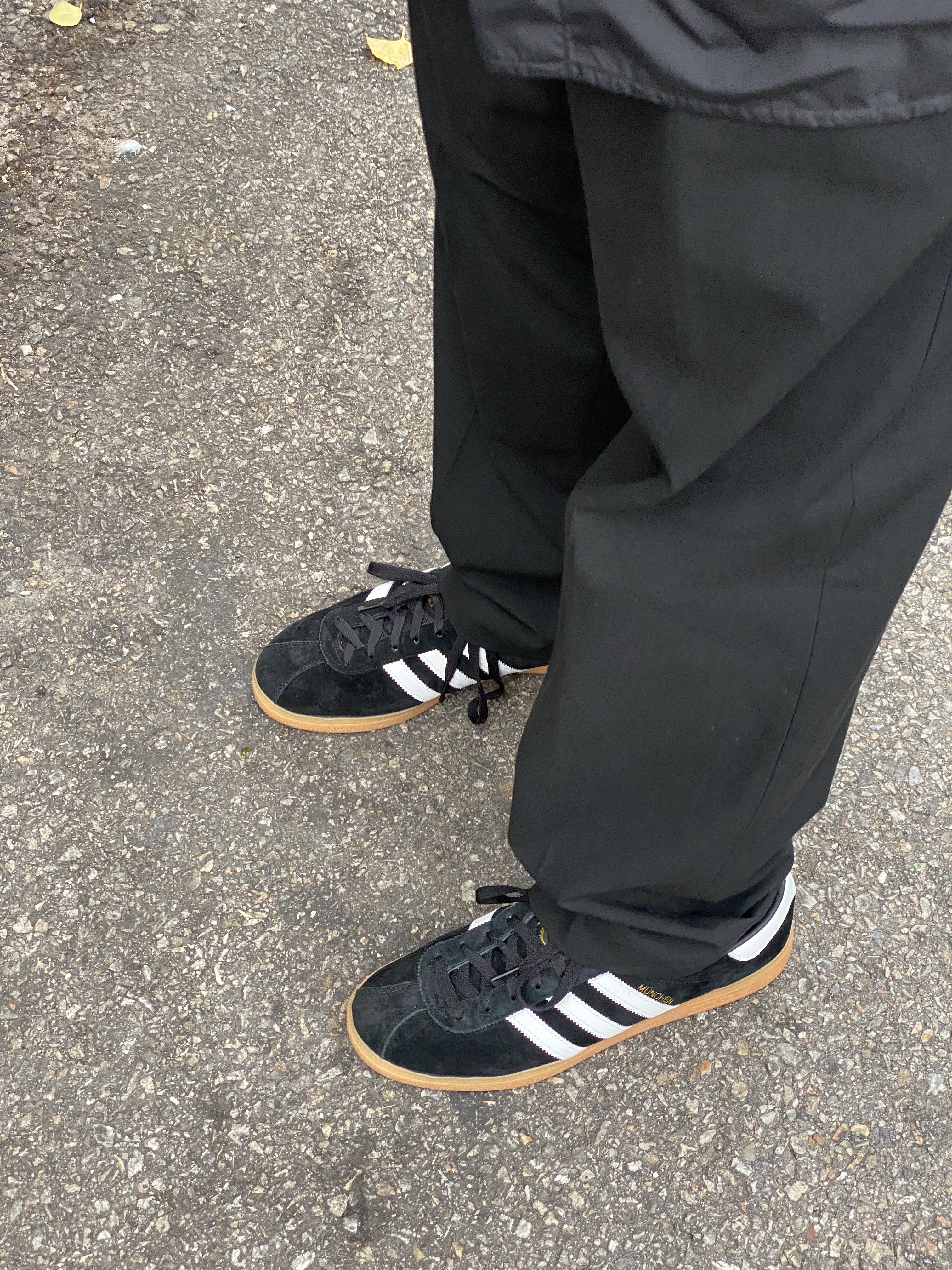 Adidas City Series Munchen Core Black Cloud White 착용 스타일 - 1