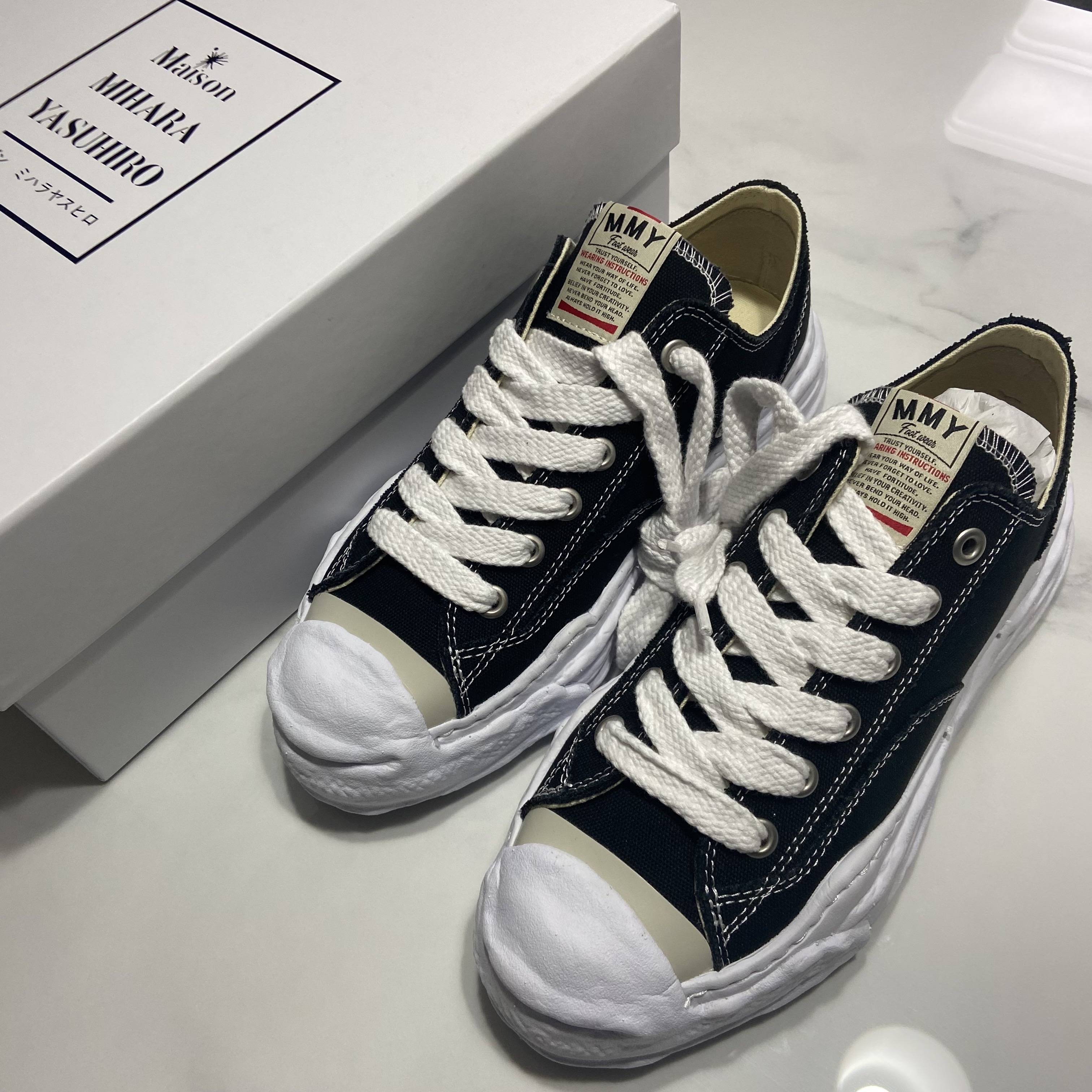 Maison Mihara Yasuhiro Hank OG Sole Canvas Low-top Sneakers Black 착용 스타일 - 2