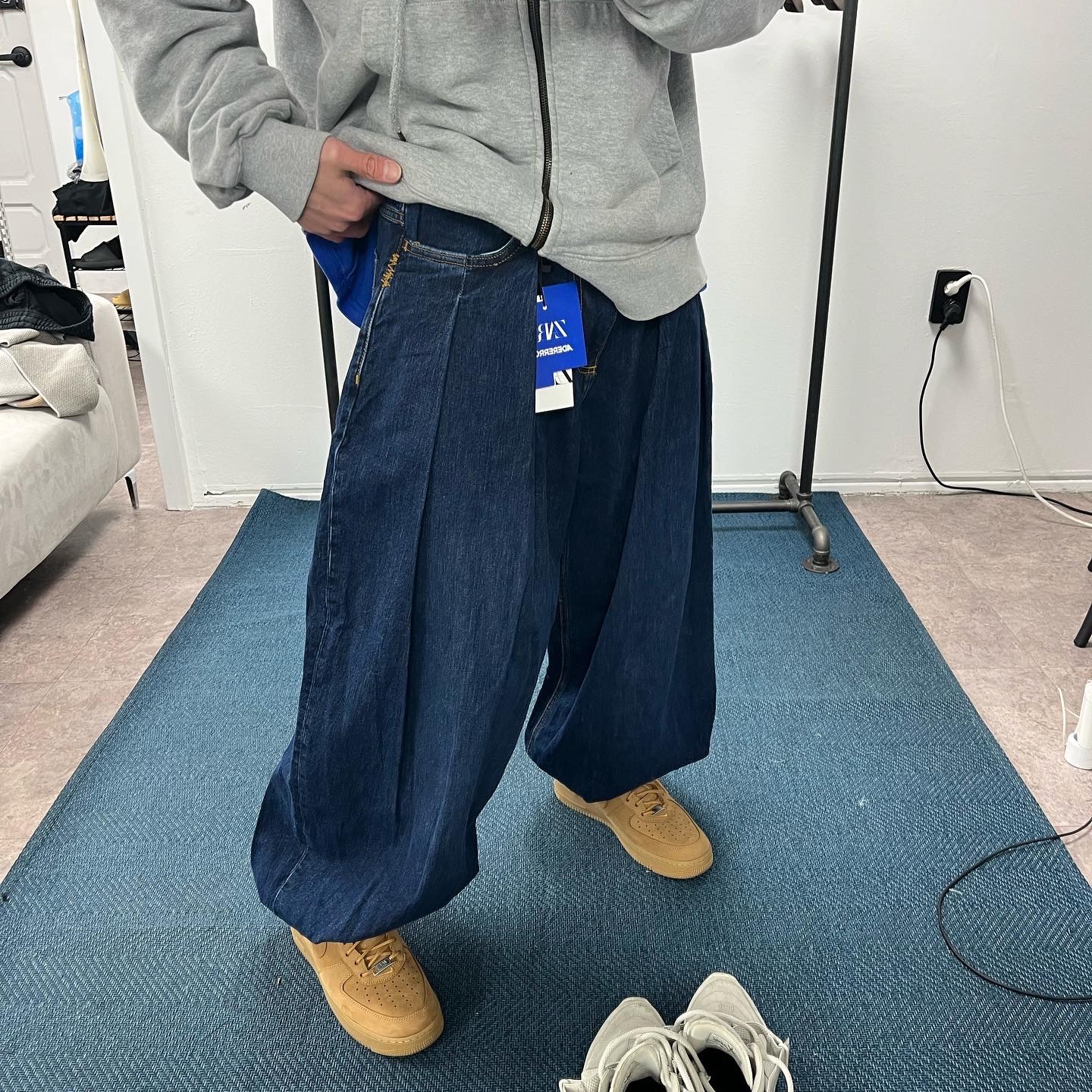 Zara x Ader Error Wide Leg Jeans Blue, Nike x Cav Empt Vest Navy 착용 스타일 - 3