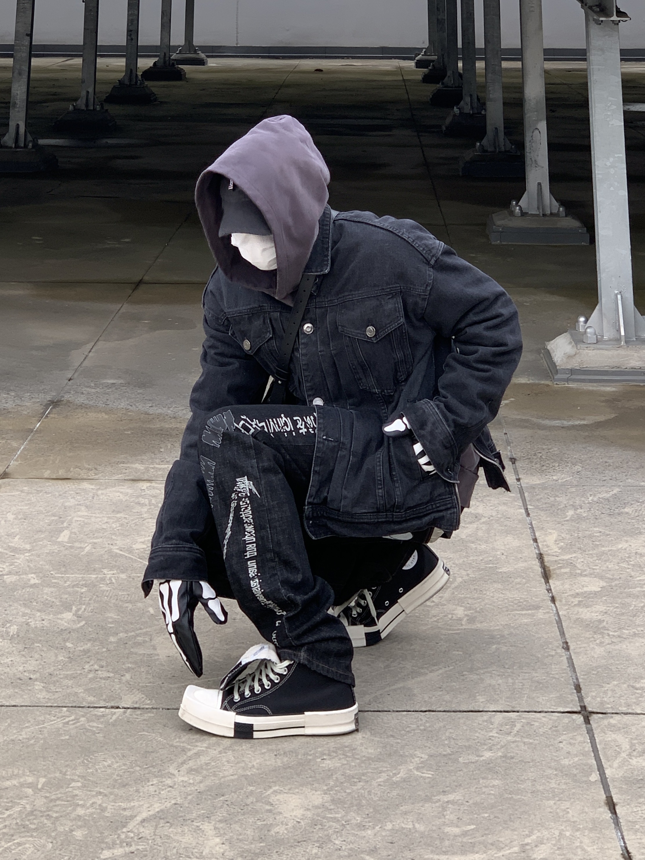 Converse x Drkshdw Drkstr Chuck 70 High Black, Balenciaga Gaffer Cap Black 착용 스타일 - 4