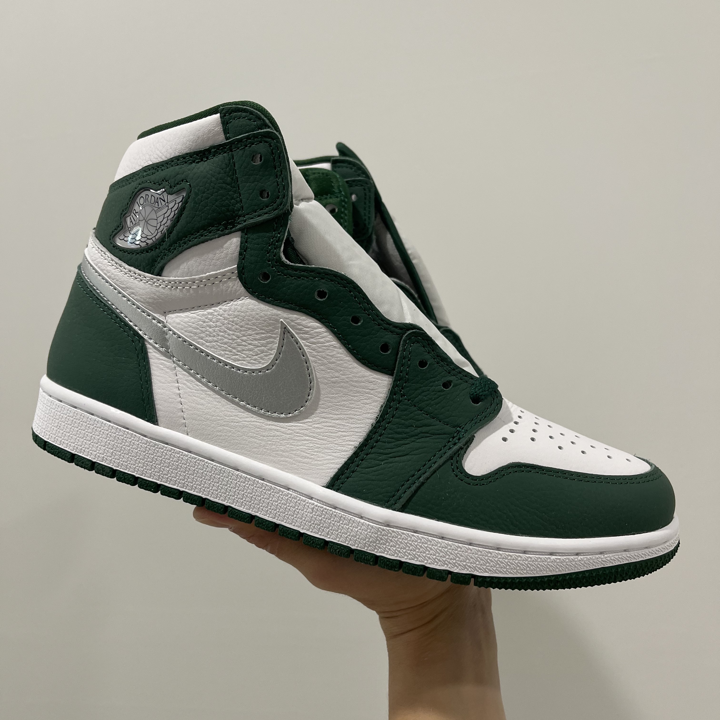 Jordan 1 Retro High OG Gorge Green 착용 스타일 - 2