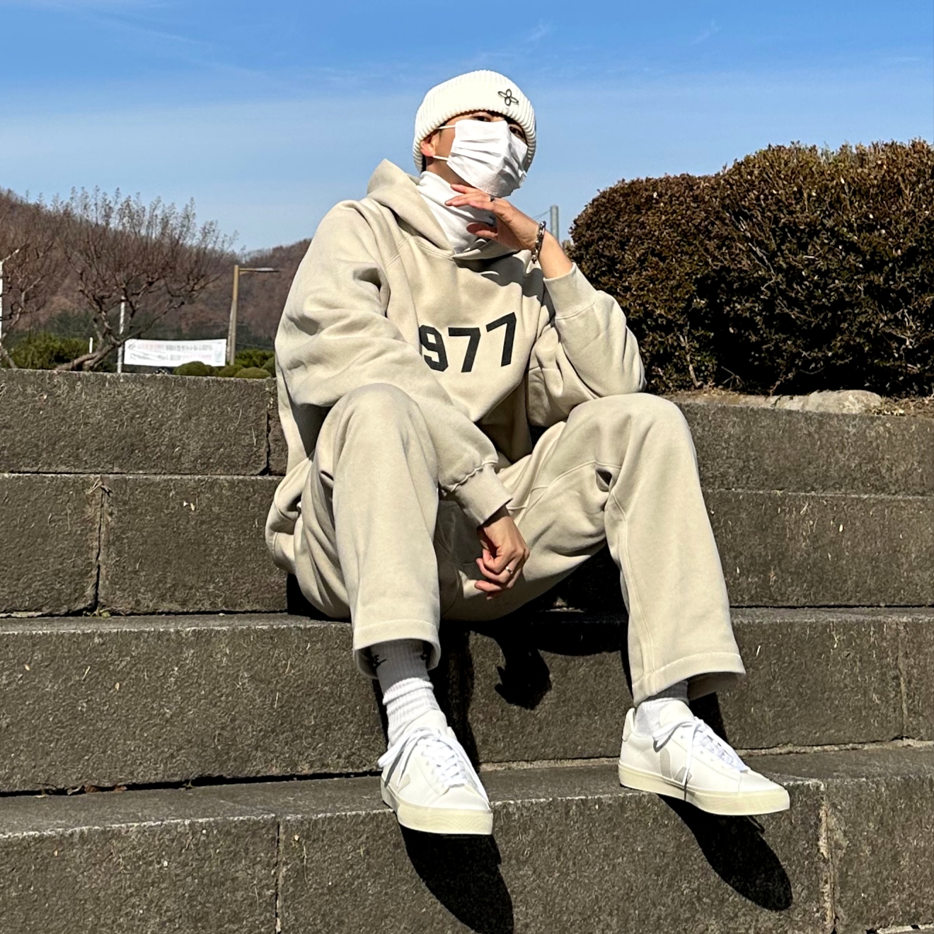 Essentials 1977 Hoodie Wheat - 22SS, Essentials Relaxed Sweatpants Wheat - 22SS 착용 스타일 - 2