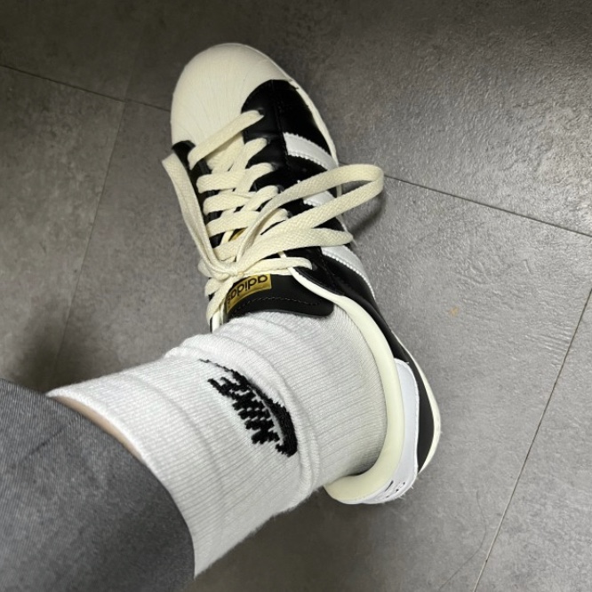 Adidas Superstar 82 Black White 착용 스타일