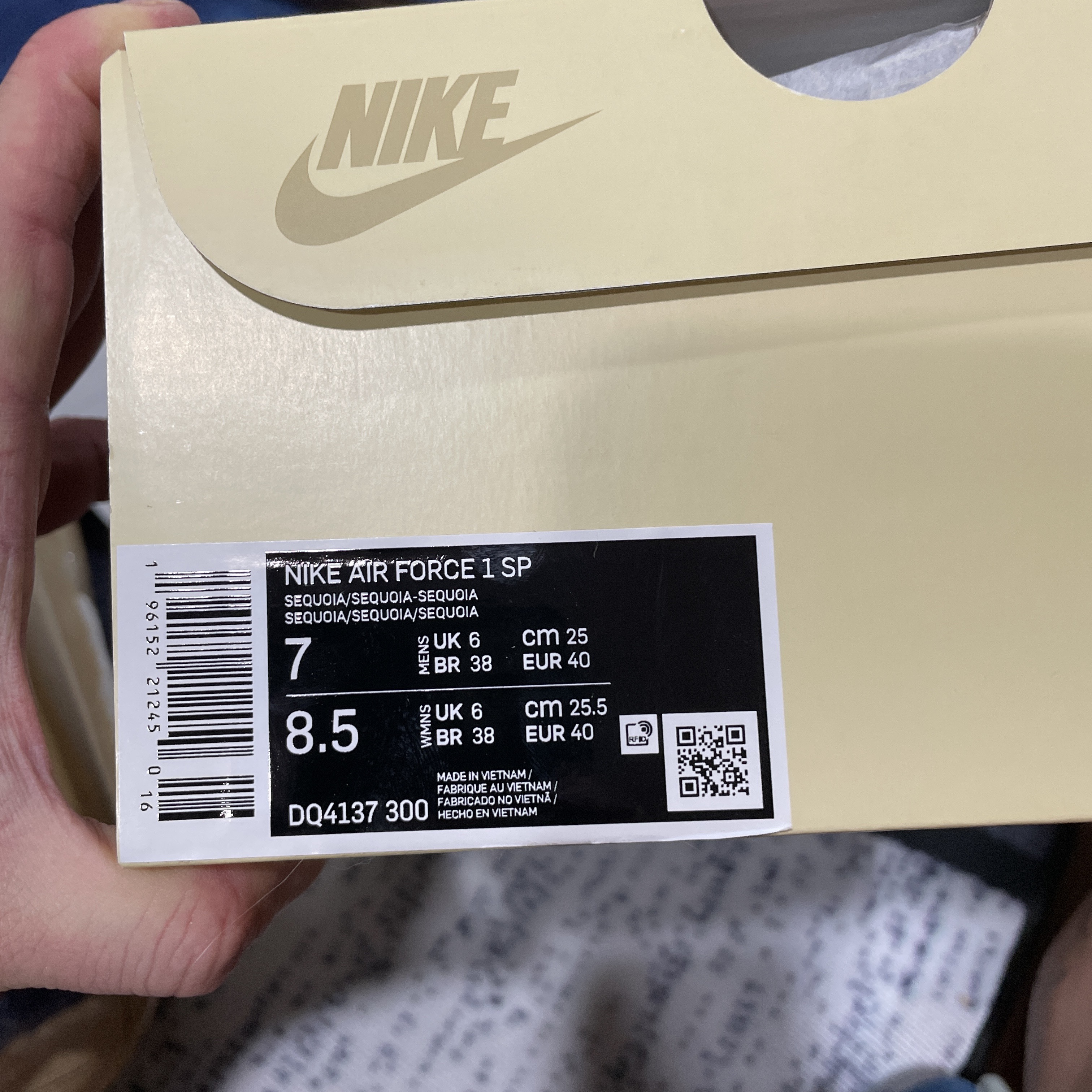 Nike x Billie Eilish Air Force 1 Low '07 SP Sequoia 착용 스타일 - 3