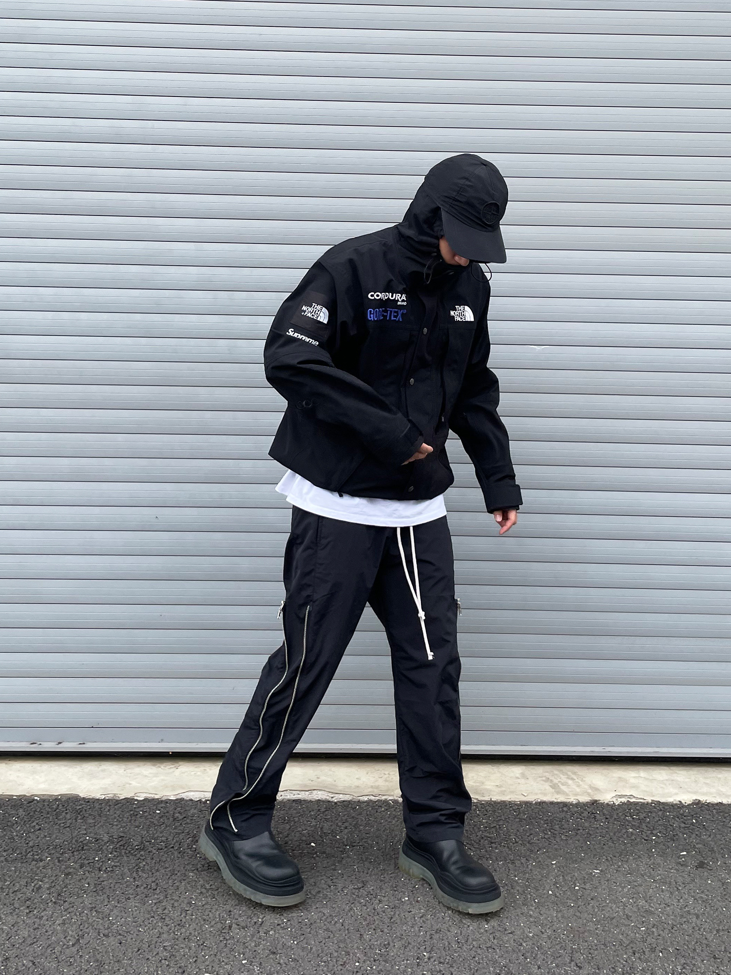 Stone Island 99576 Nylon Metal 6-Panel Cap Black, Supreme x The North Face Expedition Jacket Black - 18FW 착용 스타일 - 1