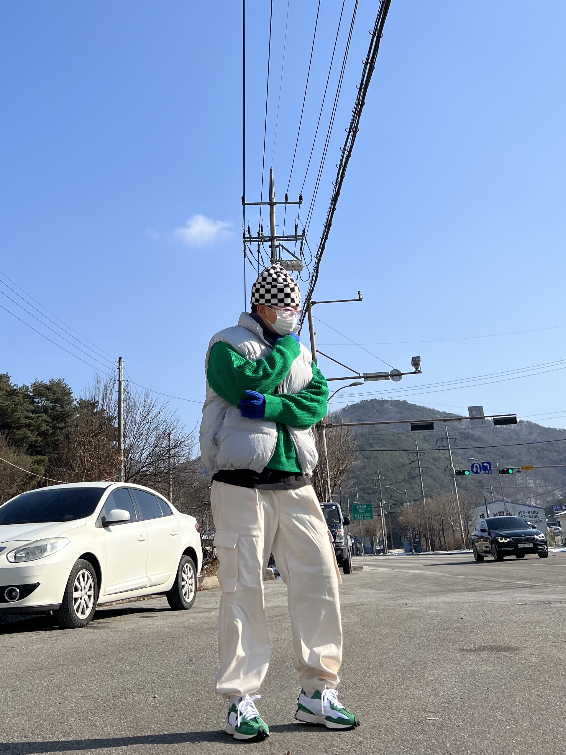 New Balance 327 Varsity Green 착용 스타일 - 1