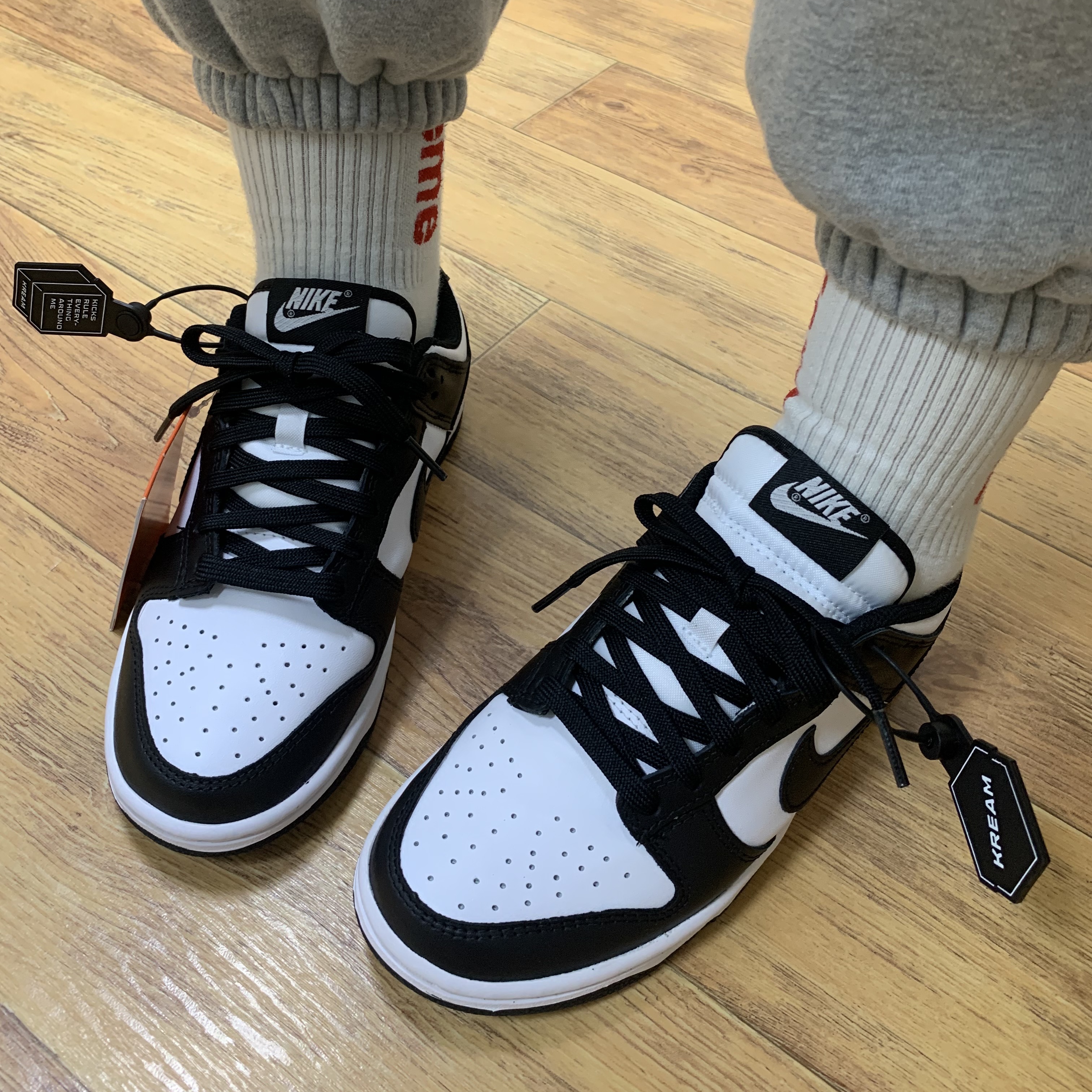 (W) Nike Dunk Low Black 착용 스타일 - 1