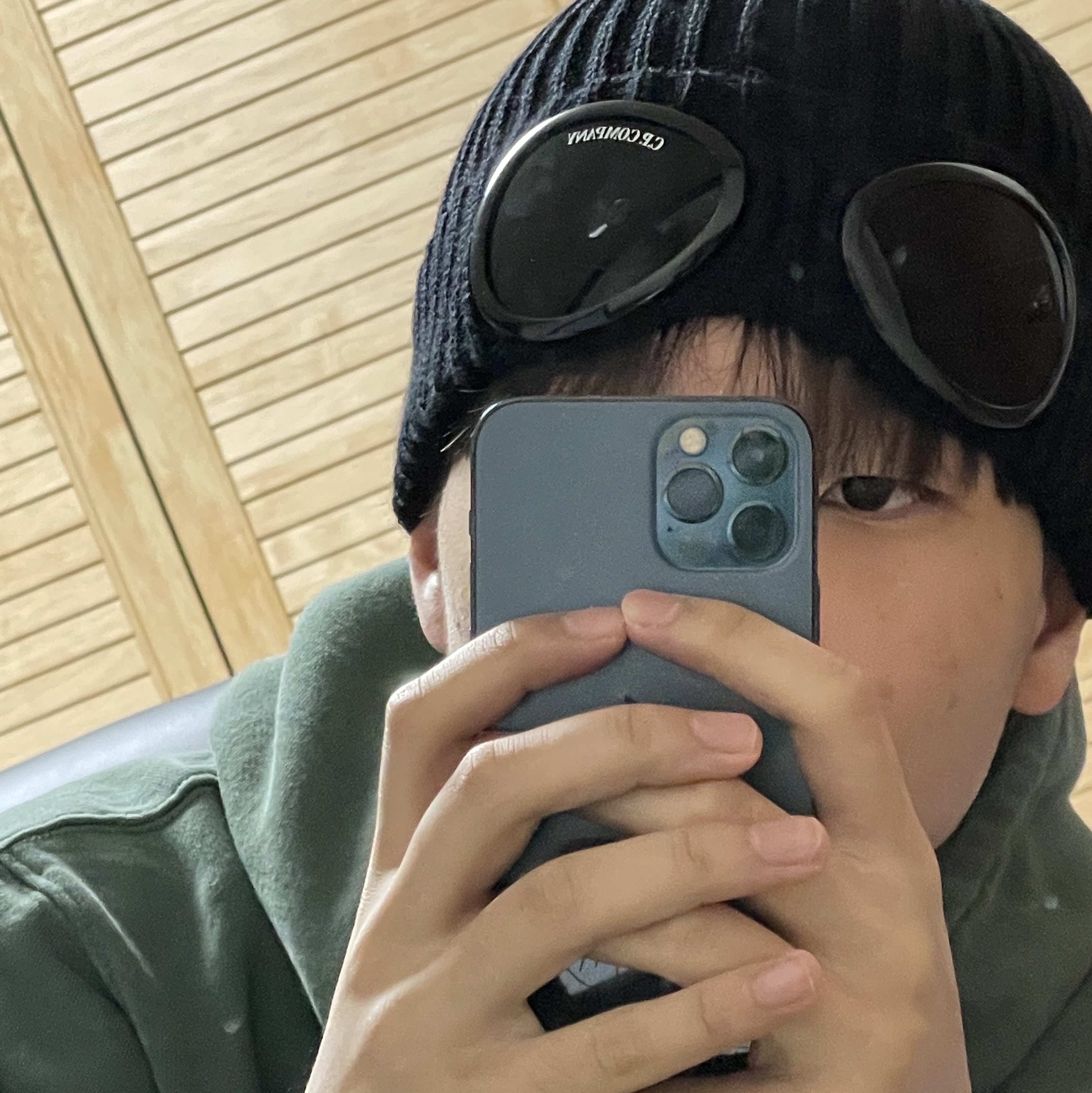 C.P. Company Extra Fine Merino Wool Goggle Beanie Black 착용 스타일