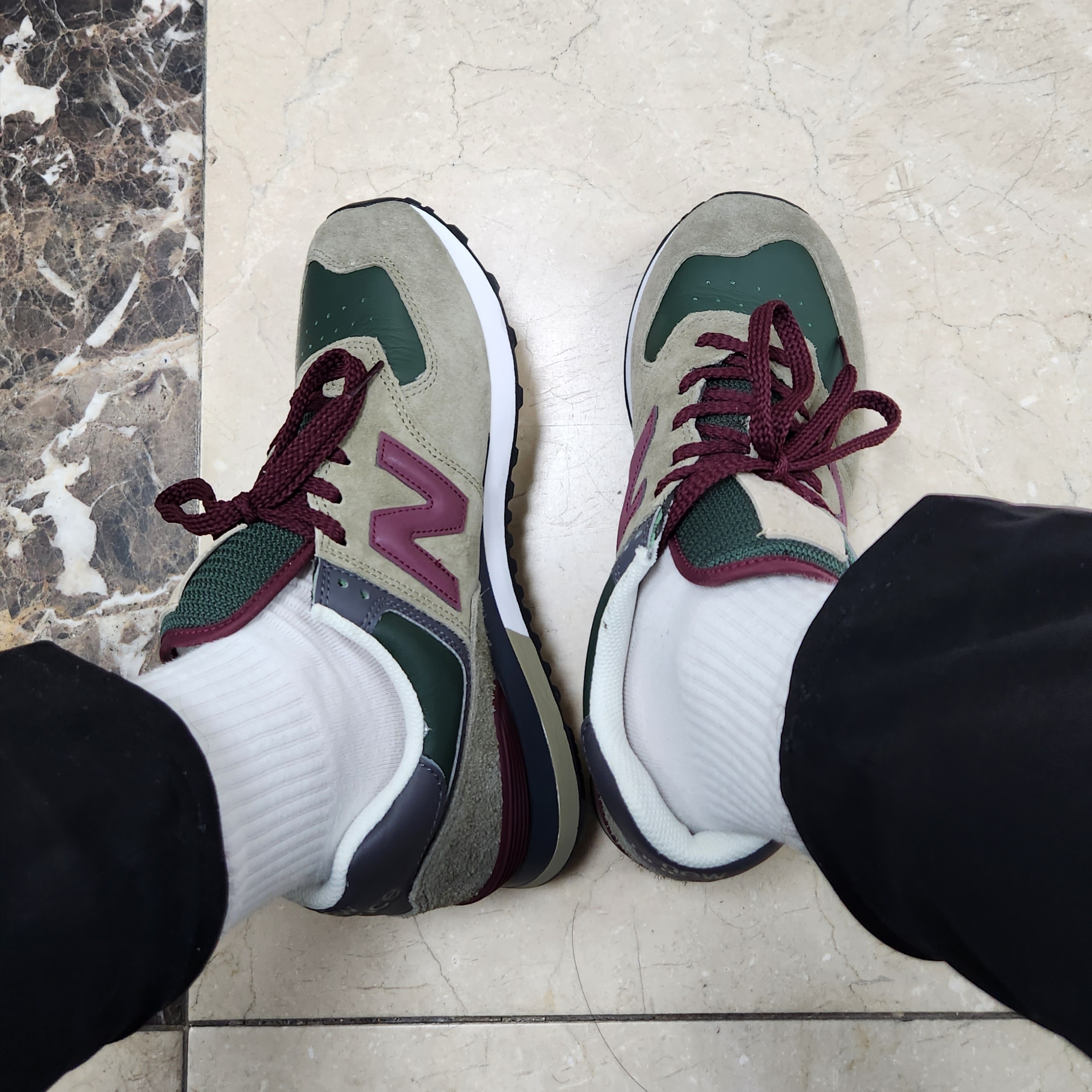 New Balance 574 Khaki 착용 스타일